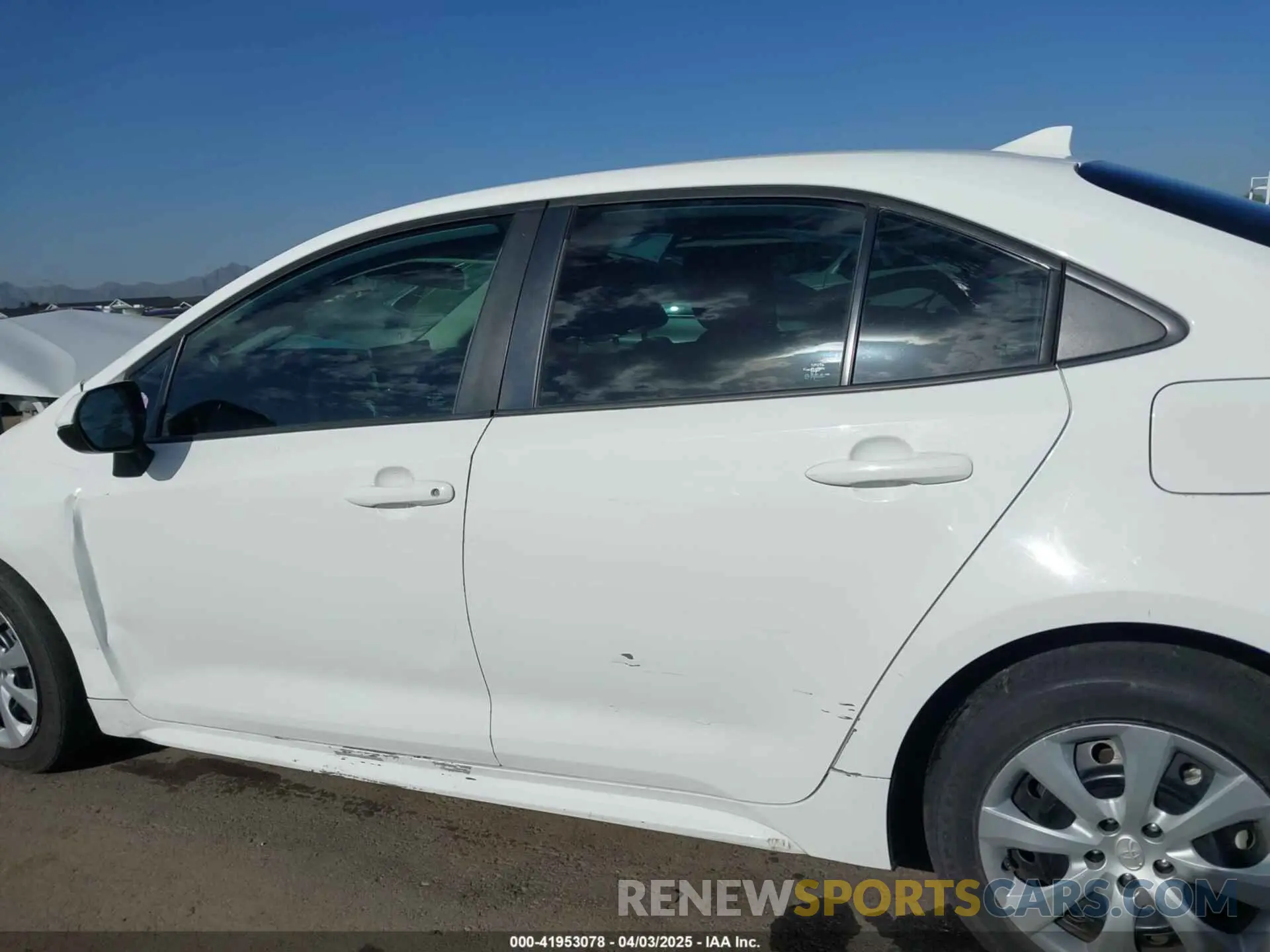 14 fotografías del automóvil dañado 5YFEPRAE4LP129949 TOYOTA COROLLA 2020