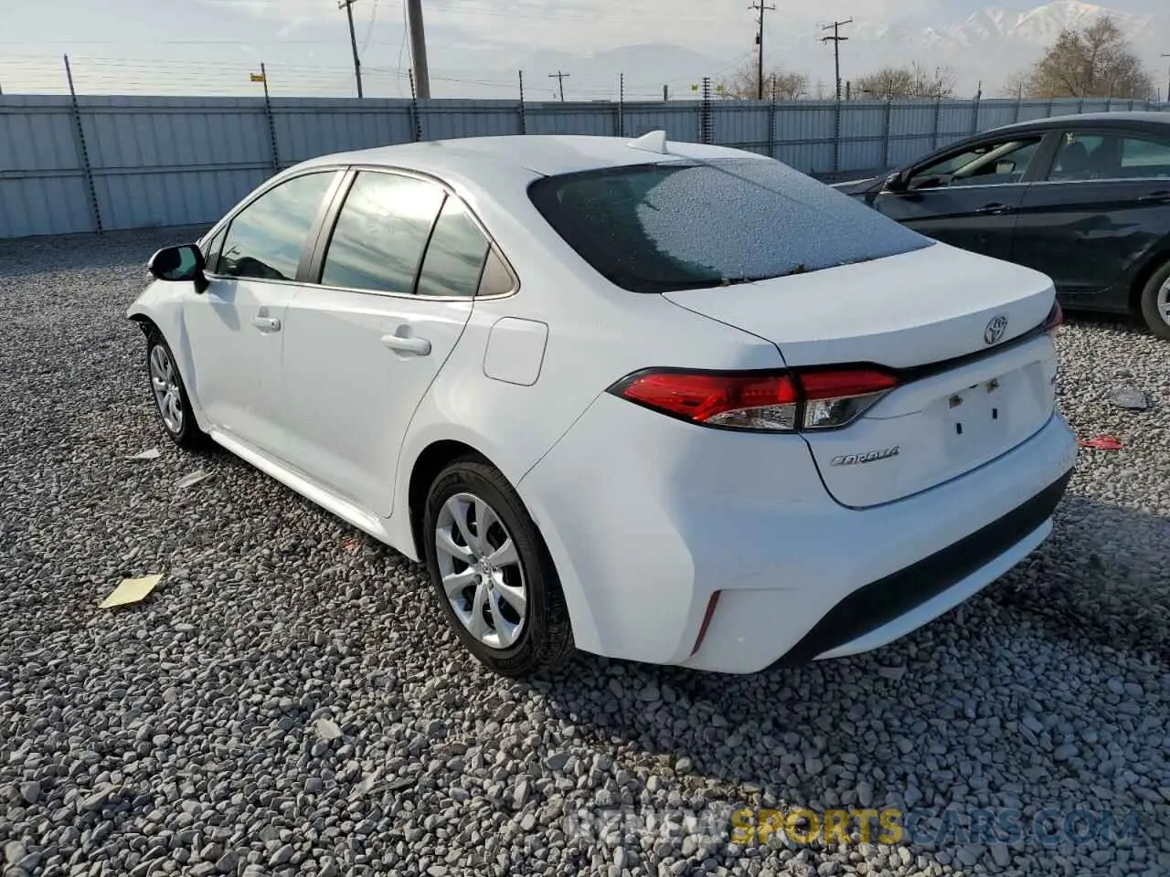 2 fotografías del automóvil dañado 5YFEPRAE5LP027639 TOYOTA COROLLA 2020
