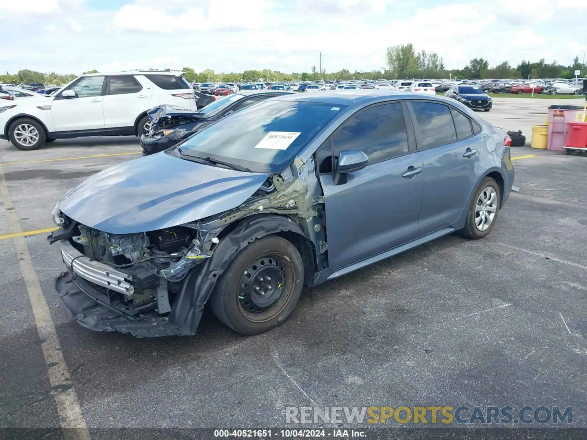 2 fotografías del automóvil dañado 5YFEPRAE5LP071933 TOYOTA COROLLA 2020