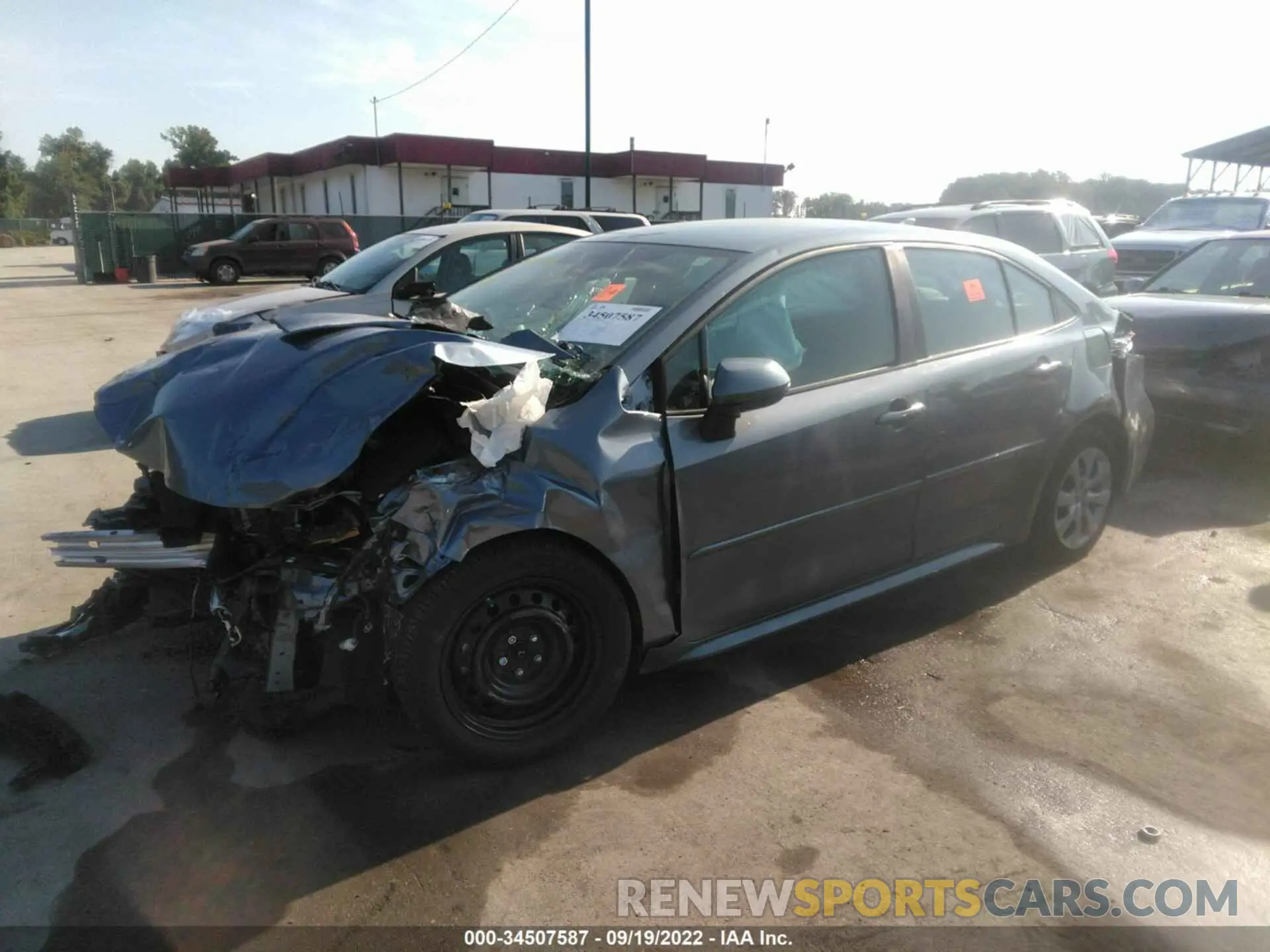 2 fotografías del automóvil dañado 5YFEPRAE5LP082110 TOYOTA COROLLA 2020