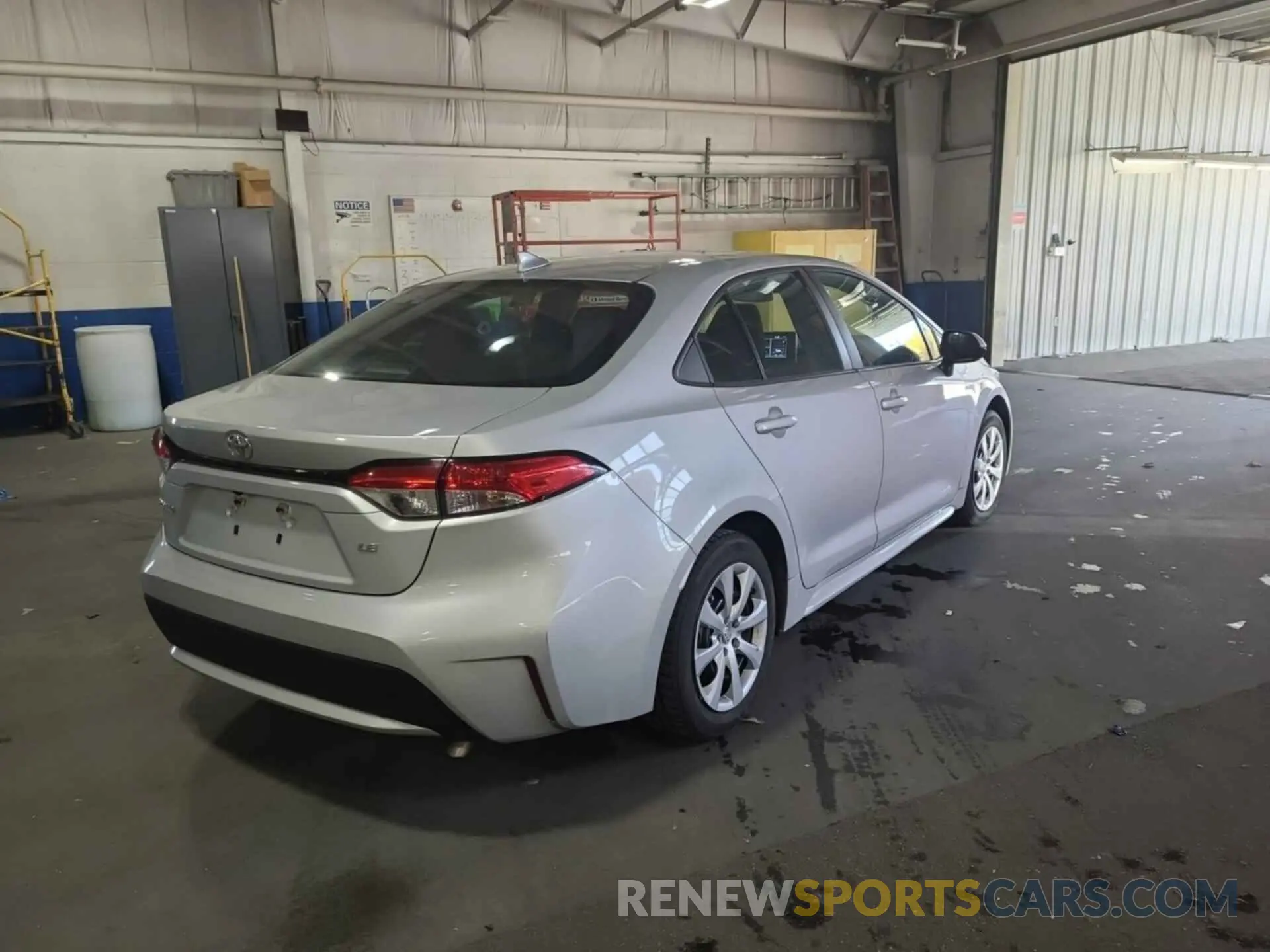 2 fotografías del automóvil dañado 5YFEPRAE5LP098081 TOYOTA COROLLA 2020