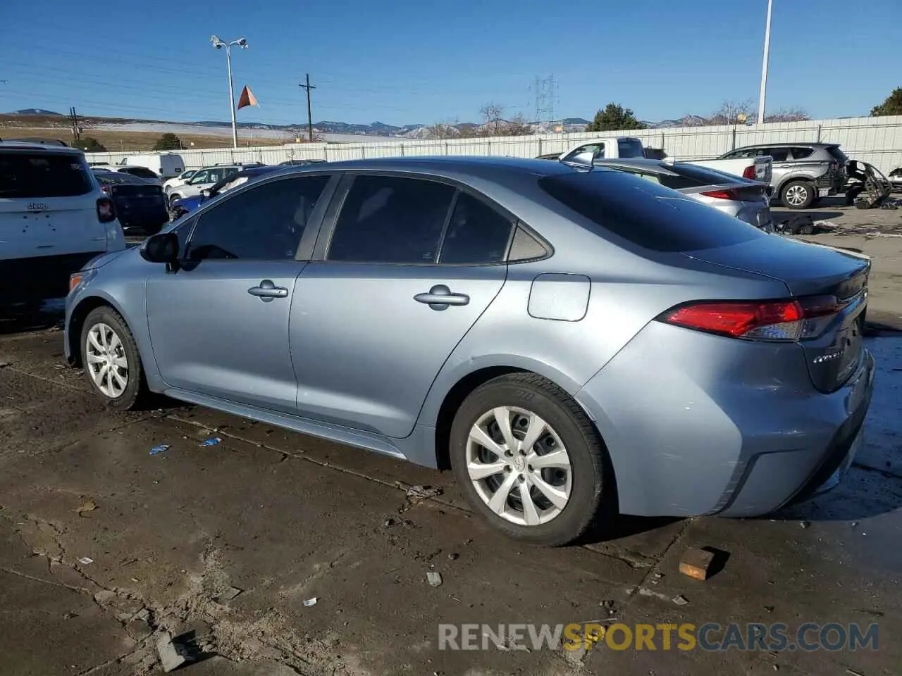 2 fotografías del automóvil dañado 5YFEPRAE6LP033000 TOYOTA COROLLA 2020
