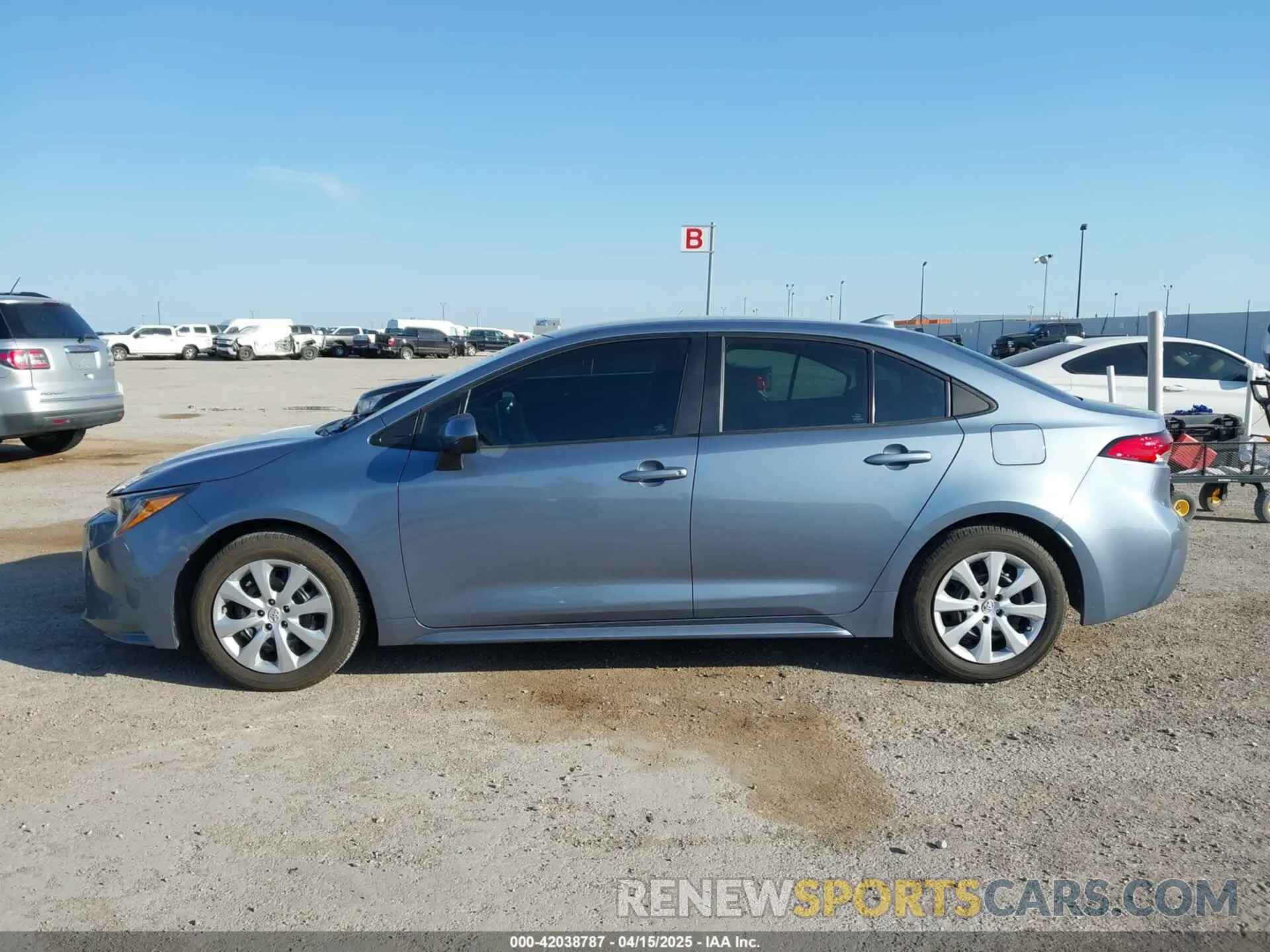 14 fotografías del automóvil dañado 5YFEPRAE6LP051528 TOYOTA COROLLA 2020