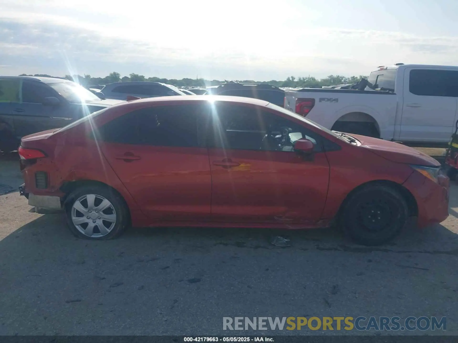 14 fotografías del automóvil dañado 5YFEPRAE6LP106267 TOYOTA COROLLA 2020