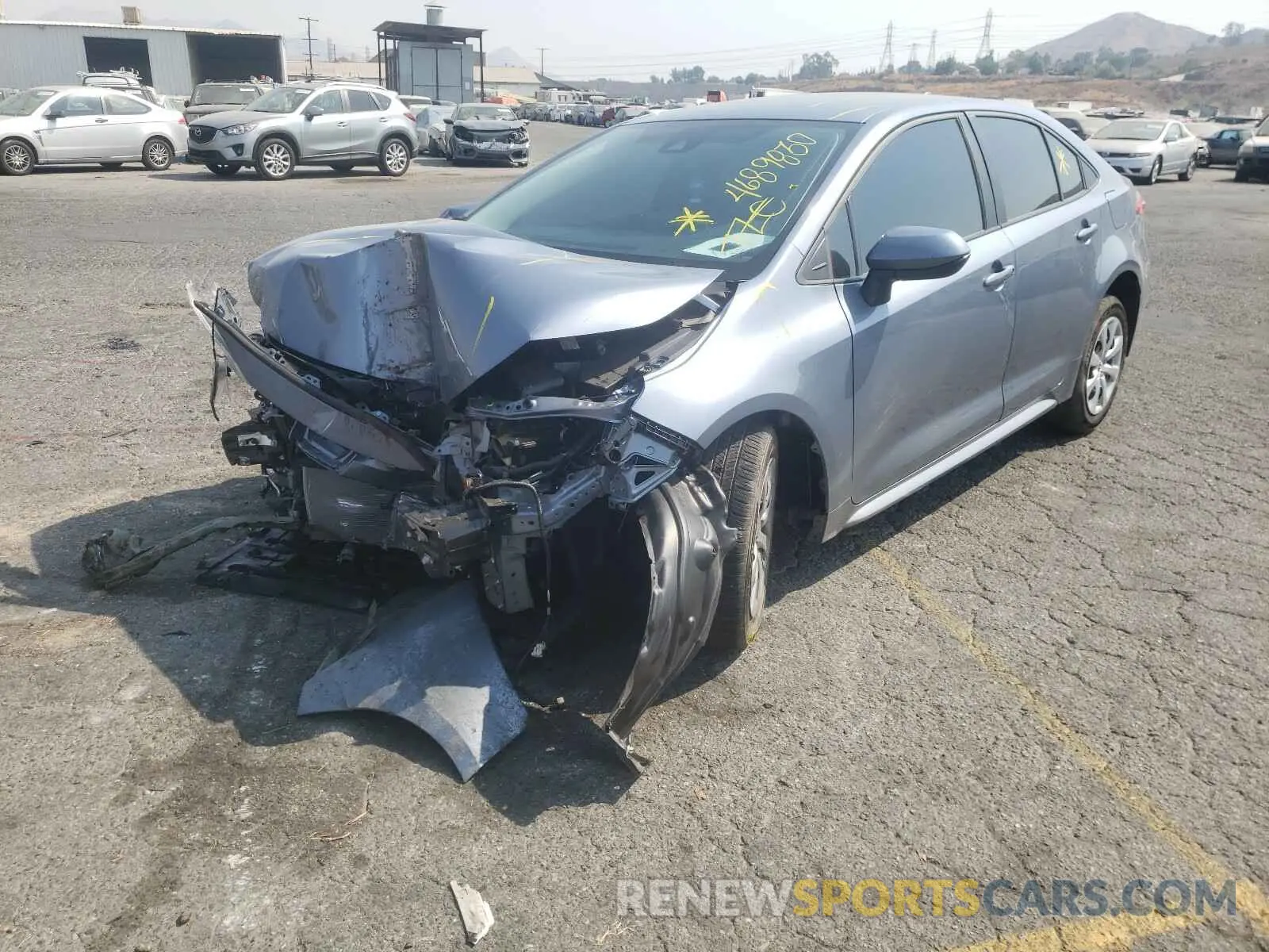 2 fotografías del automóvil dañado 5YFEPRAE6LP130469 TOYOTA COROLLA 2020