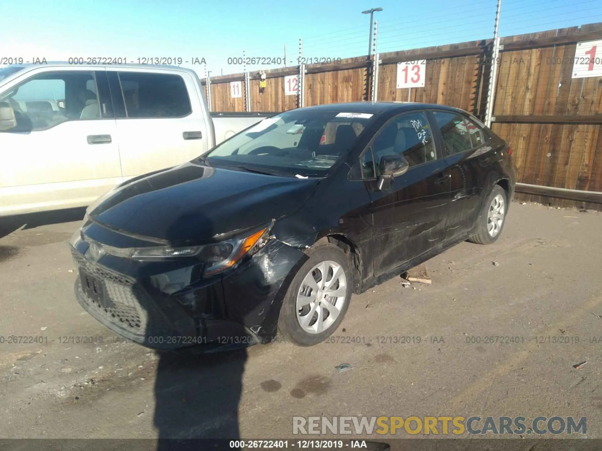 2 fotografías del automóvil dañado 5YFEPRAE7LP029585 TOYOTA COROLLA 2020