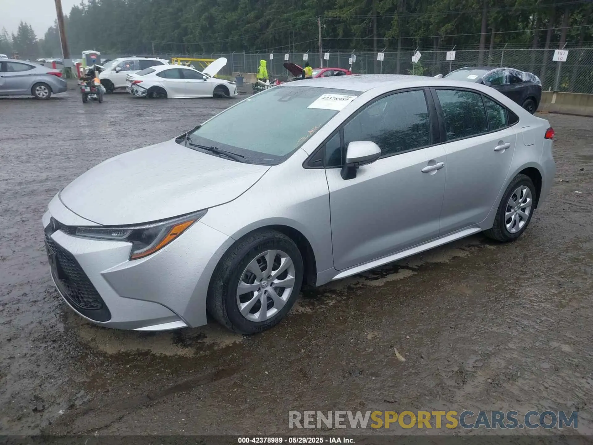 2 fotografías del automóvil dañado 5YFEPRAE7LP047472 TOYOTA COROLLA 2020
