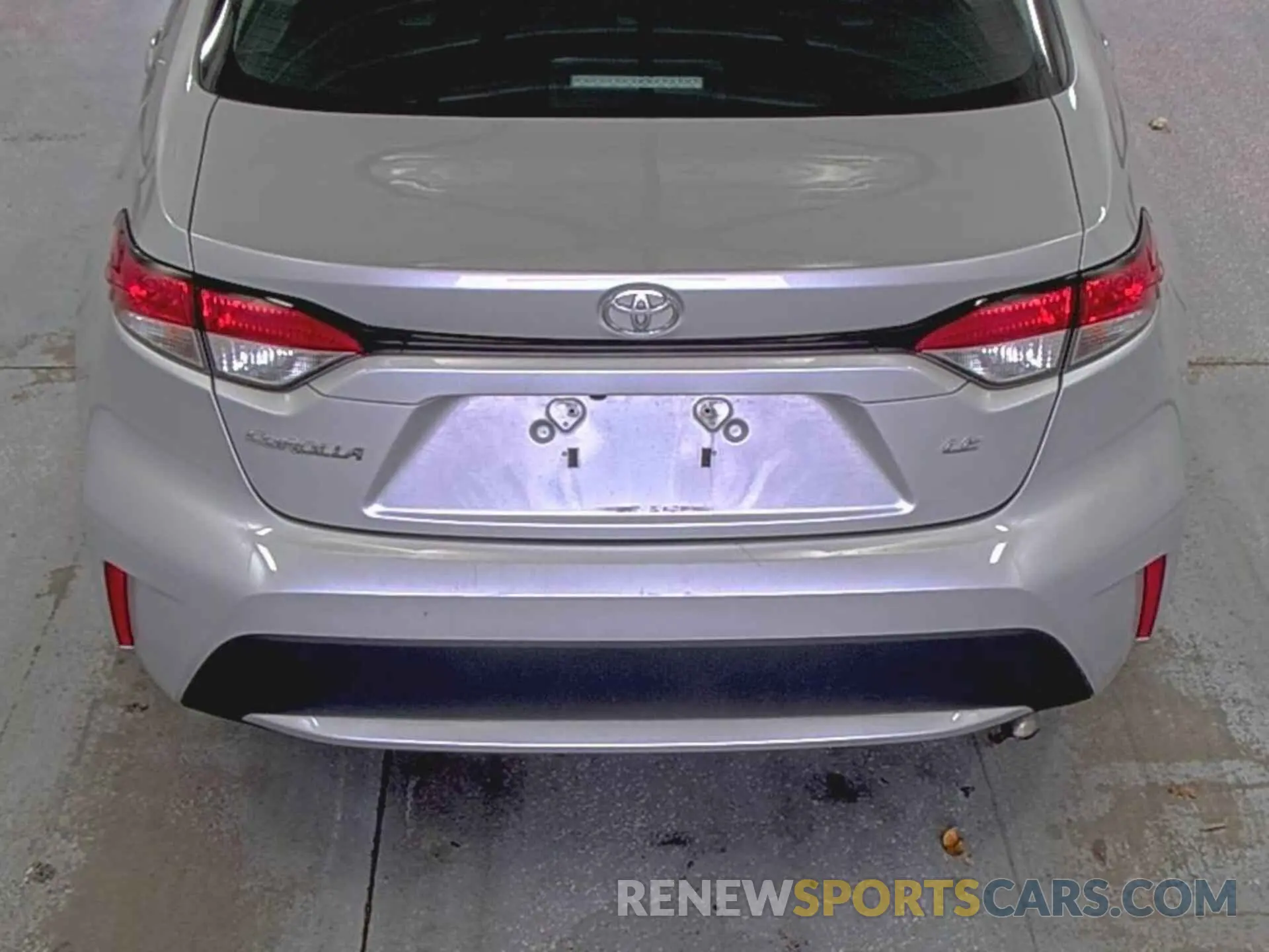 2 fotografías del automóvil dañado 5YFEPRAE7LP073229 TOYOTA COROLLA 2020