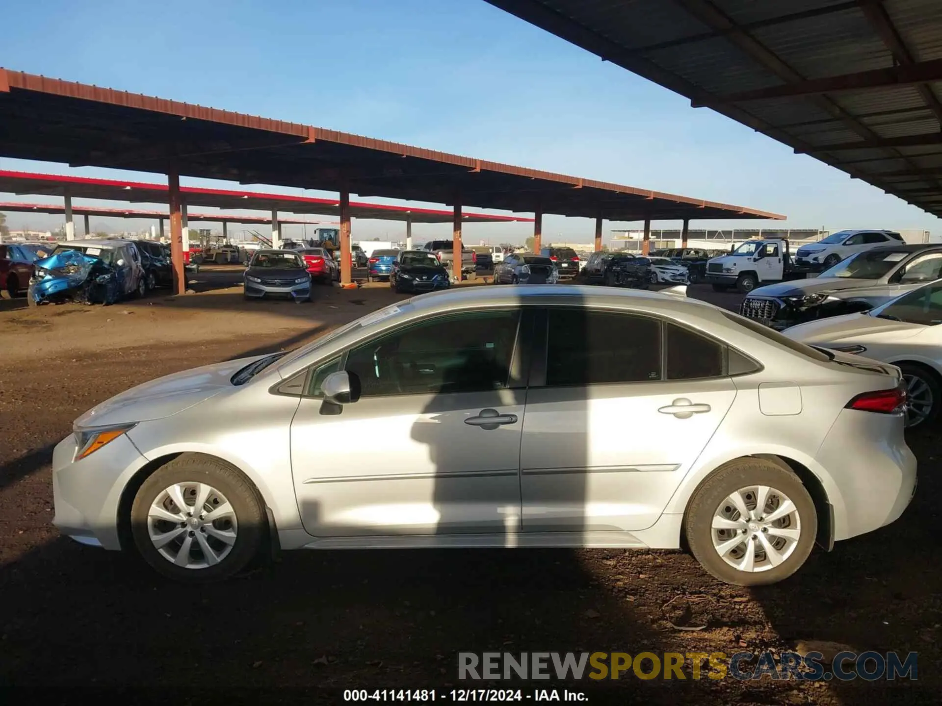 14 fotografías del automóvil dañado 5YFEPRAE7LP146051 TOYOTA COROLLA 2020
