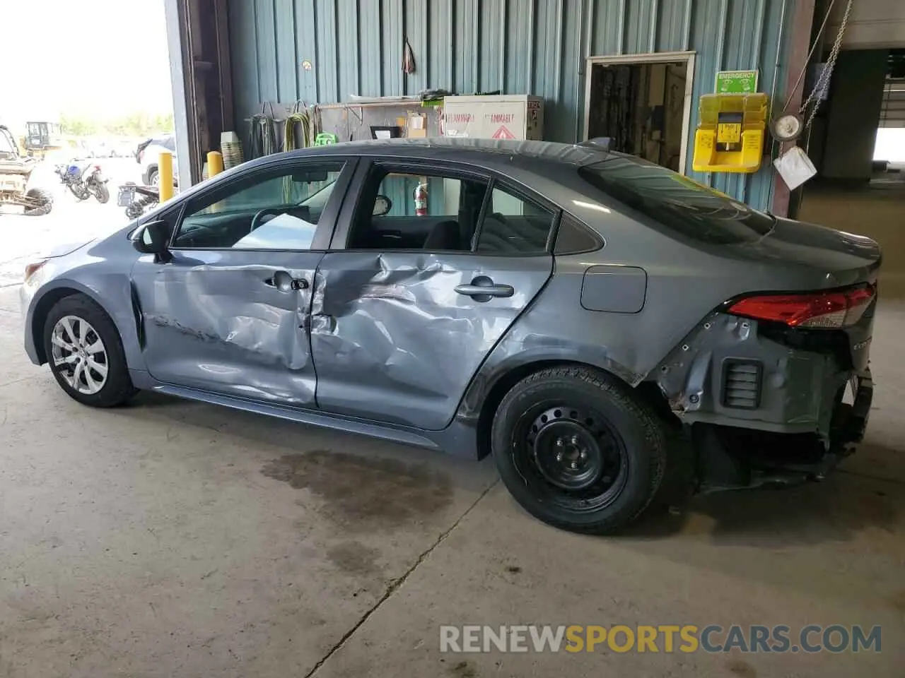 2 fotografías del automóvil dañado 5YFEPRAE8LP077483 TOYOTA COROLLA 2020
