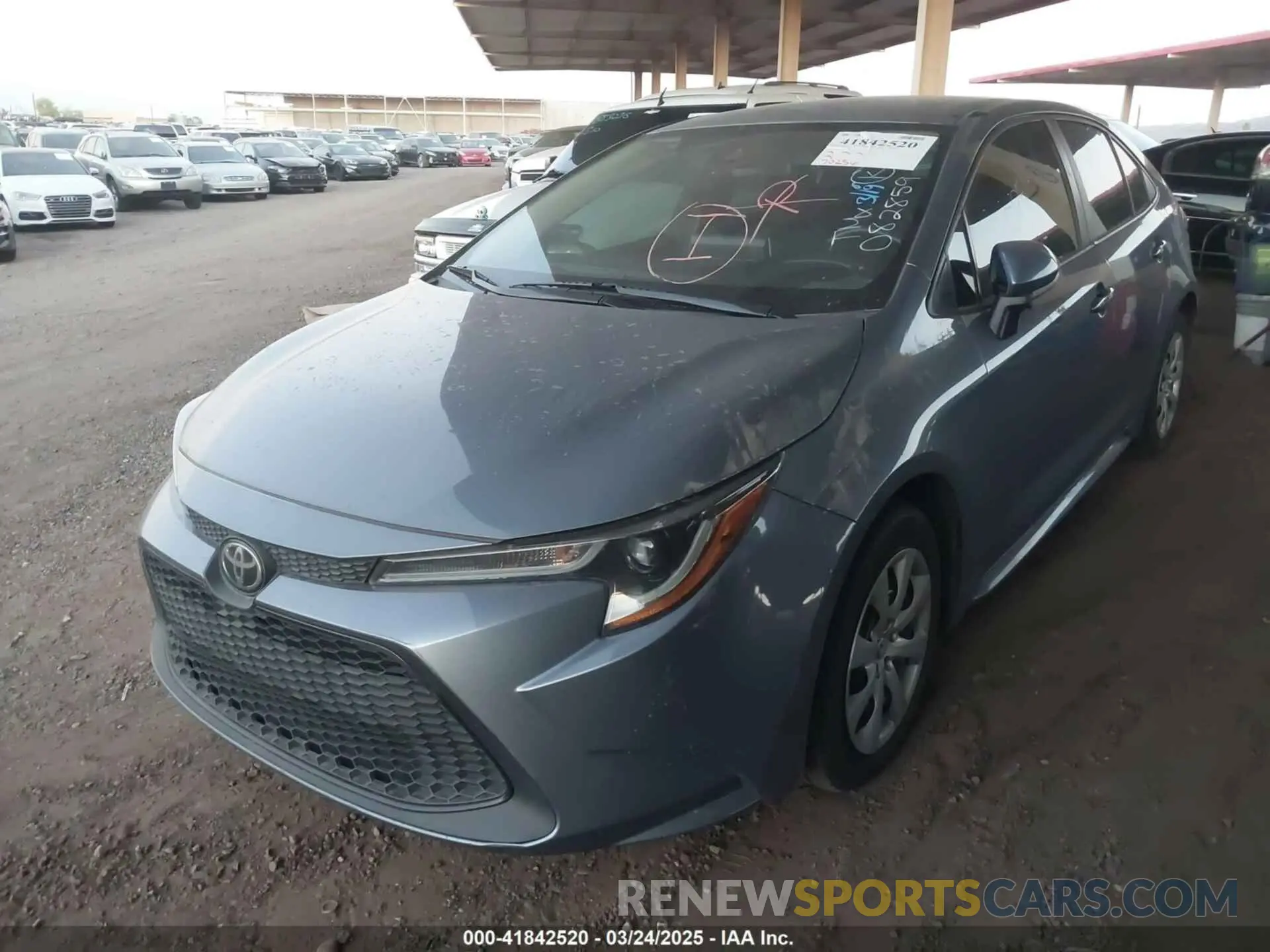 2 fotografías del automóvil dañado 5YFEPRAE8LP082859 TOYOTA COROLLA 2020