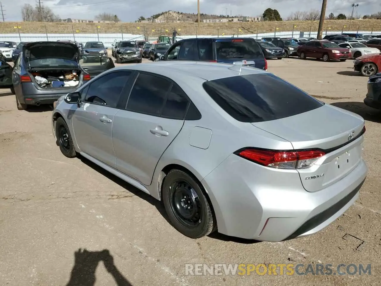 2 fotografías del automóvil dañado 5YFEPRAE8LP084725 TOYOTA COROLLA 2020