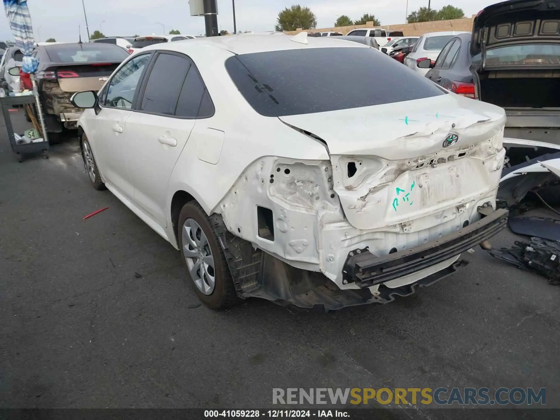 3 fotografías del automóvil dañado 5YFEPRAE8LP143658 TOYOTA COROLLA 2020