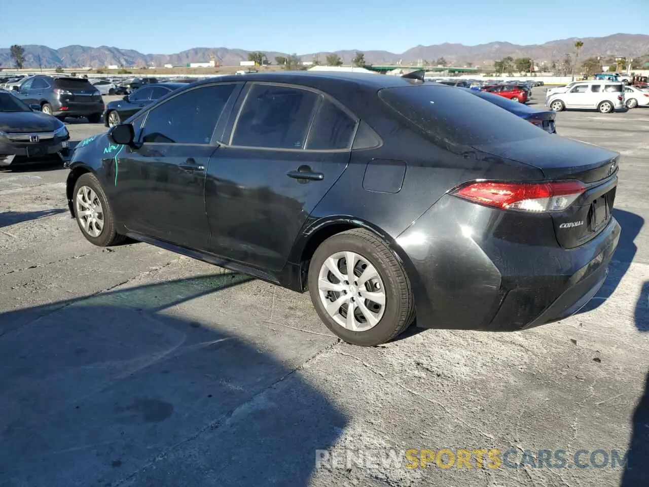 2 fotografías del automóvil dañado 5YFEPRAE9LP005529 TOYOTA COROLLA 2020
