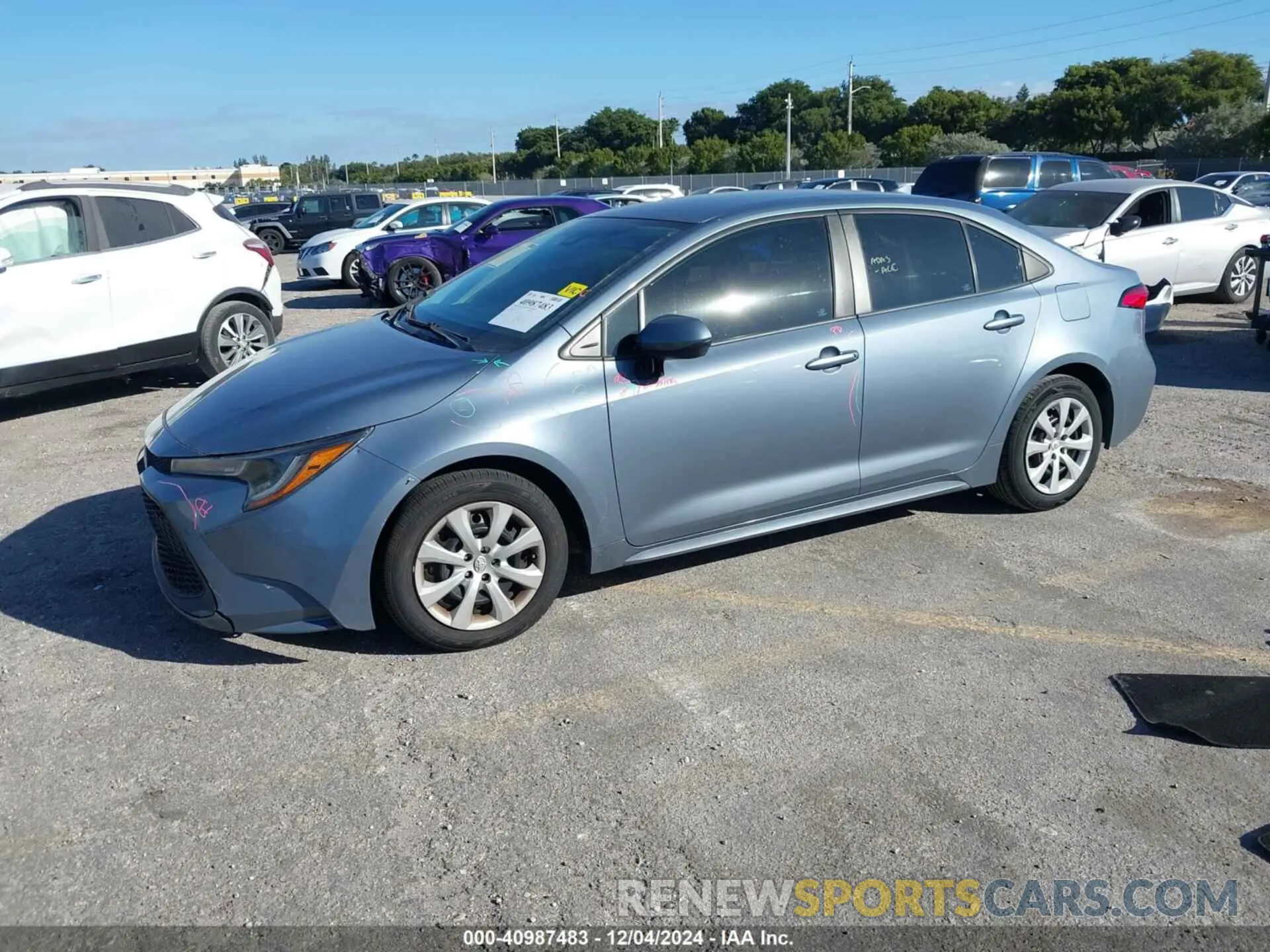 2 fotografías del automóvil dañado 5YFEPRAE9LP038093 TOYOTA COROLLA 2020