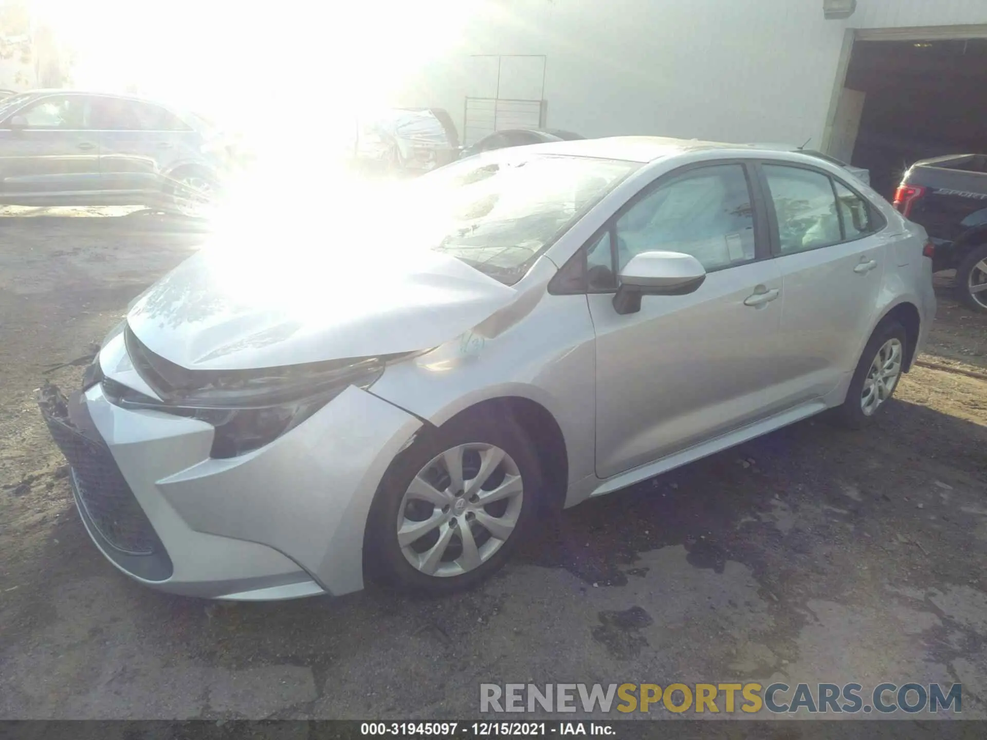 2 fotografías del automóvil dañado 5YFEPRAE9LP047988 TOYOTA COROLLA 2020