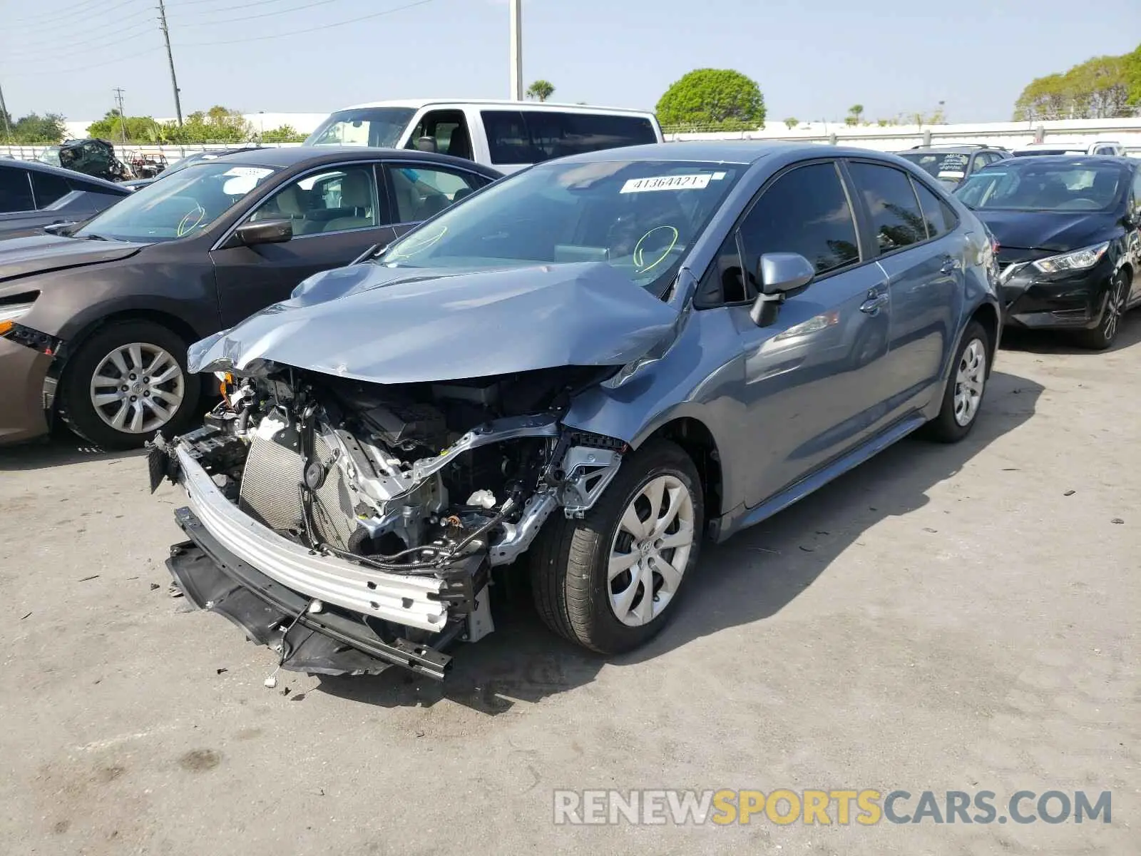 2 fotografías del automóvil dañado 5YFEPRAE9LP071790 TOYOTA COROLLA 2020