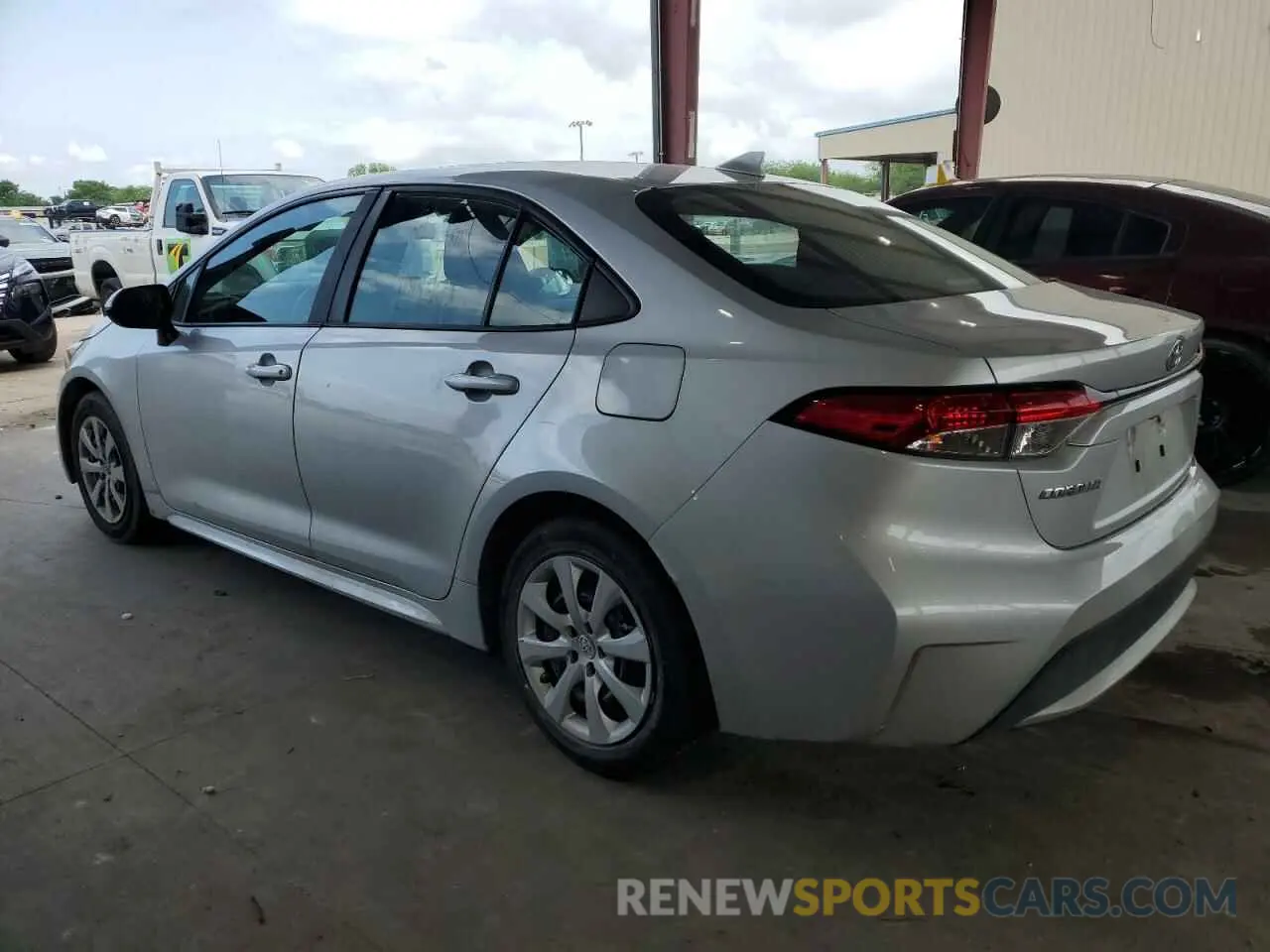 2 fotografías del automóvil dañado 5YFEPRAE9LP074298 TOYOTA COROLLA 2020