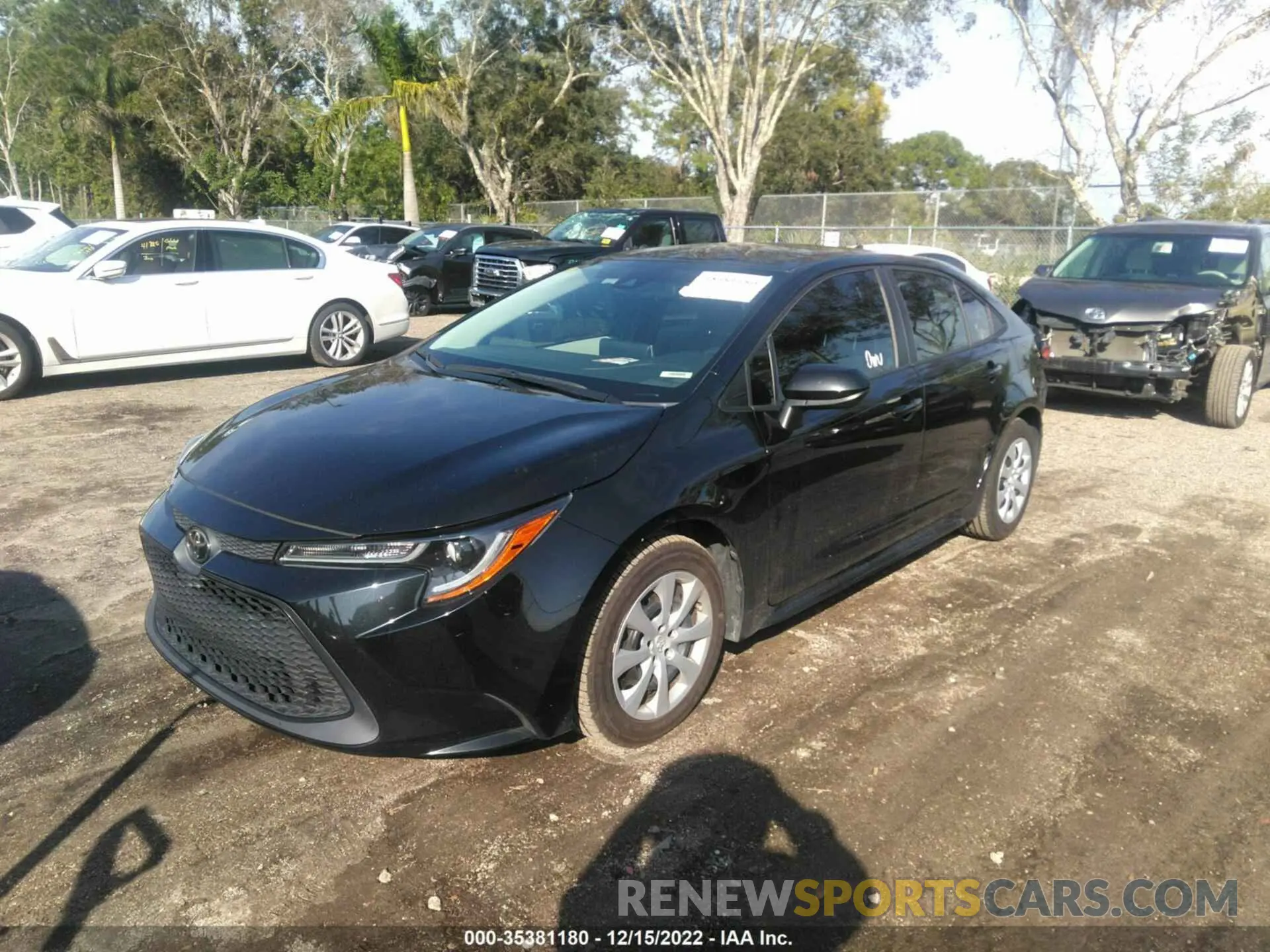 2 fotografías del automóvil dañado 5YFEPRAE9LP082255 TOYOTA COROLLA 2020