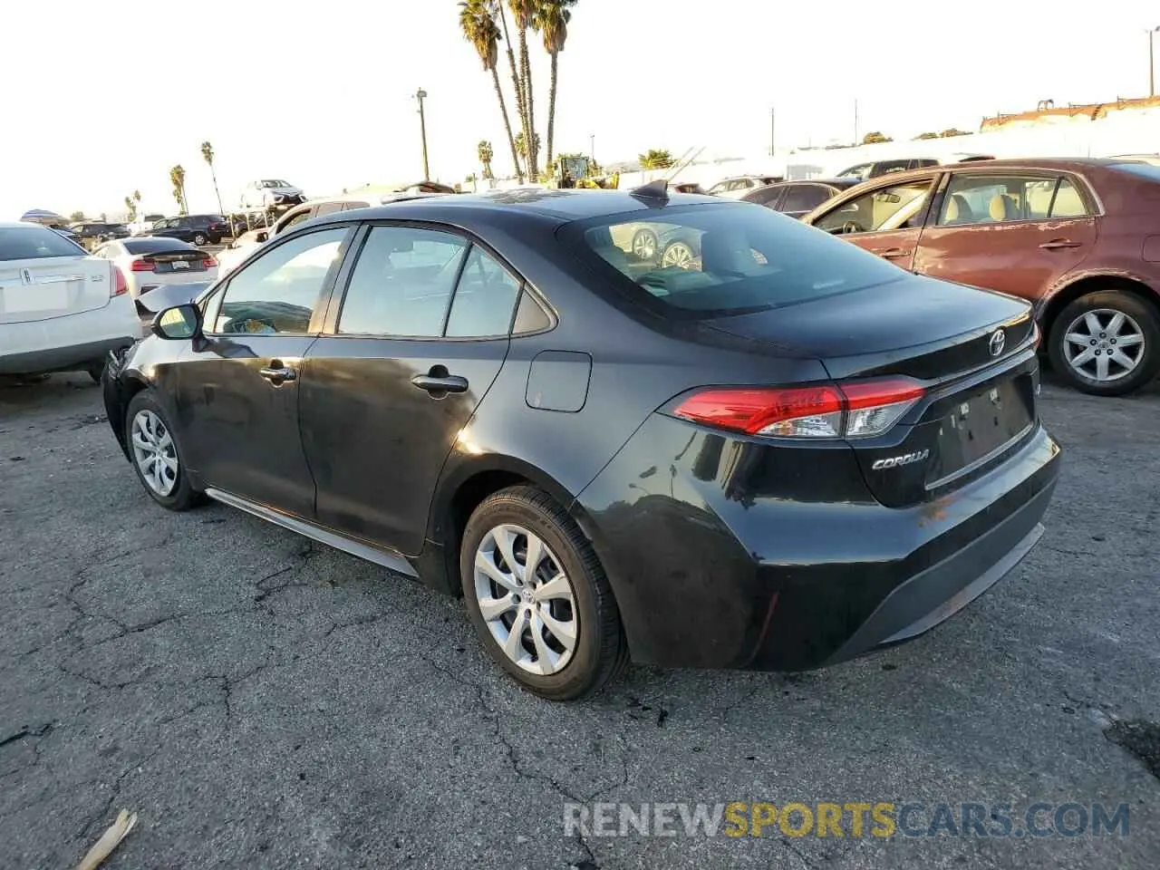 2 fotografías del automóvil dañado 5YFEPRAE9LP088296 TOYOTA COROLLA 2020