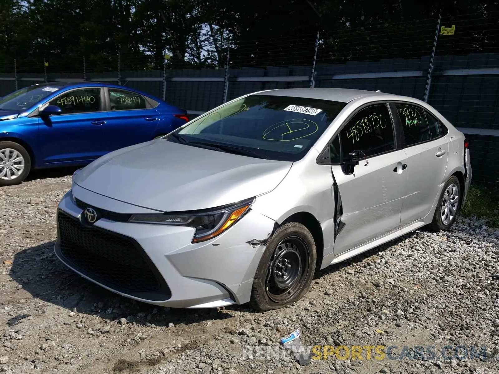 2 fotografías del automóvil dañado 5YFEPRAE9LP090680 TOYOTA COROLLA 2020