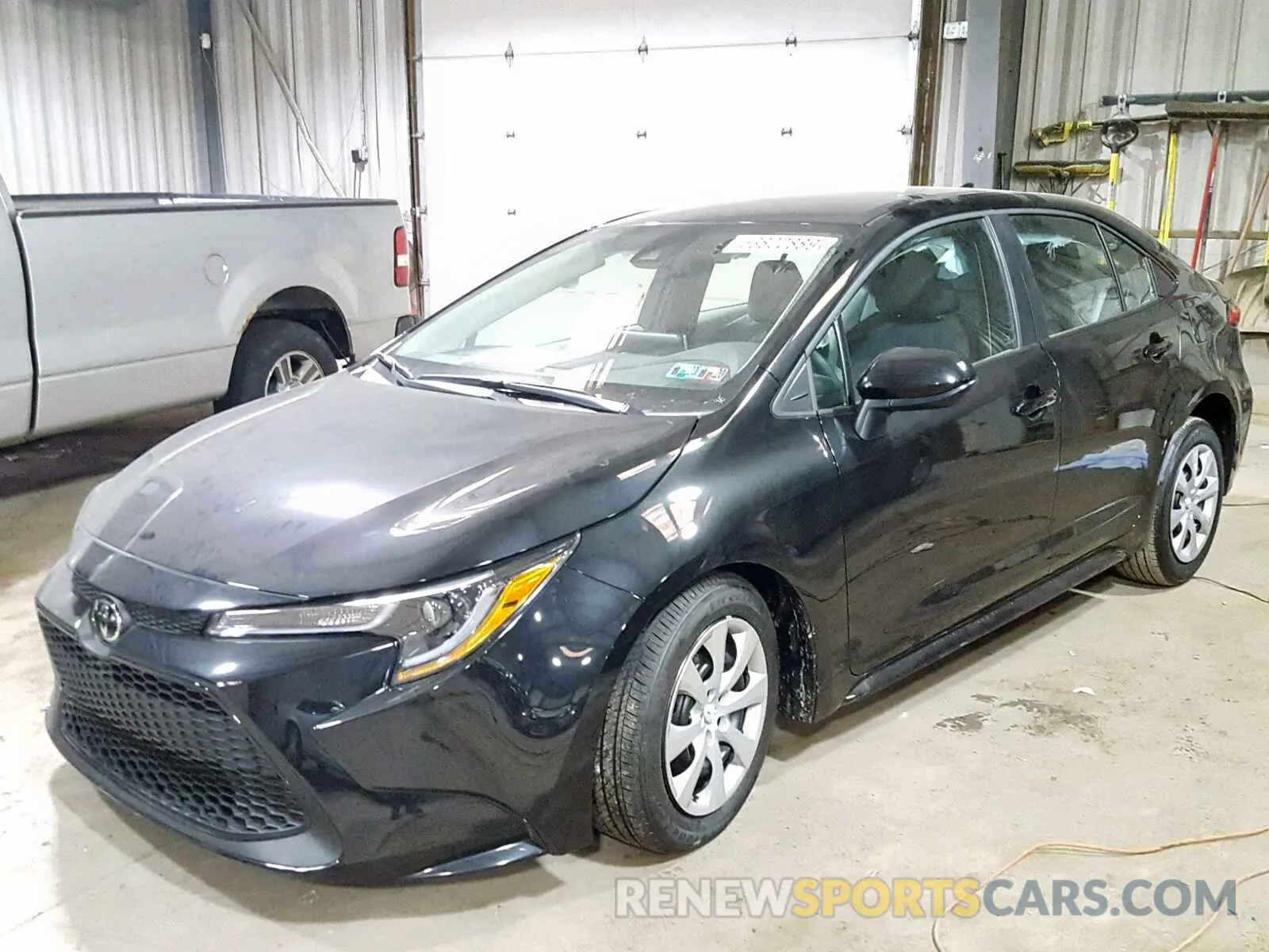 2 fotografías del automóvil dañado 5YFEPRAEXLP055825 TOYOTA COROLLA 2020
