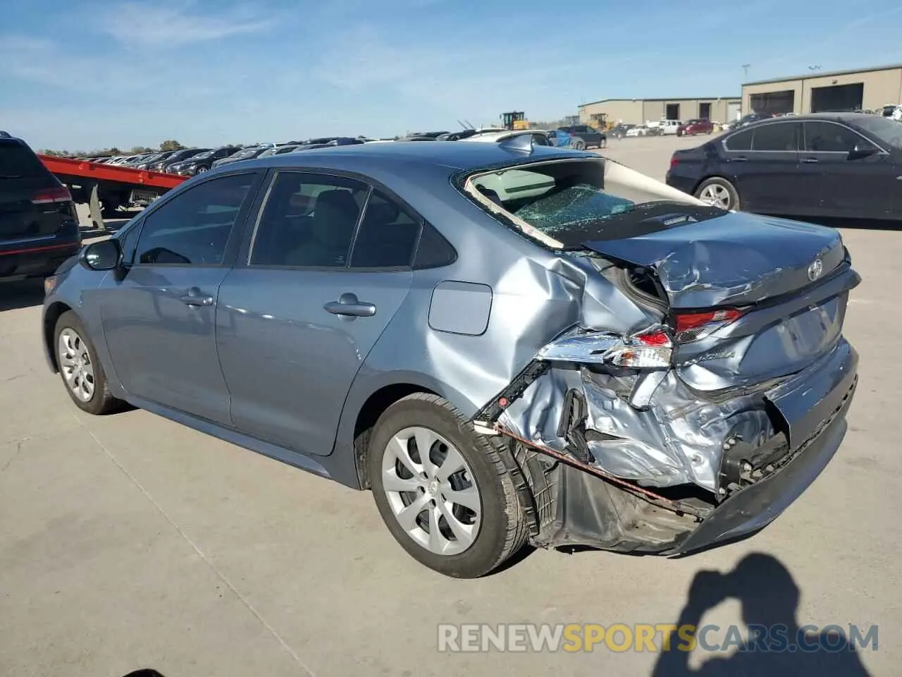 2 fotografías del automóvil dañado 5YFEPRAEXLP070695 TOYOTA COROLLA 2020