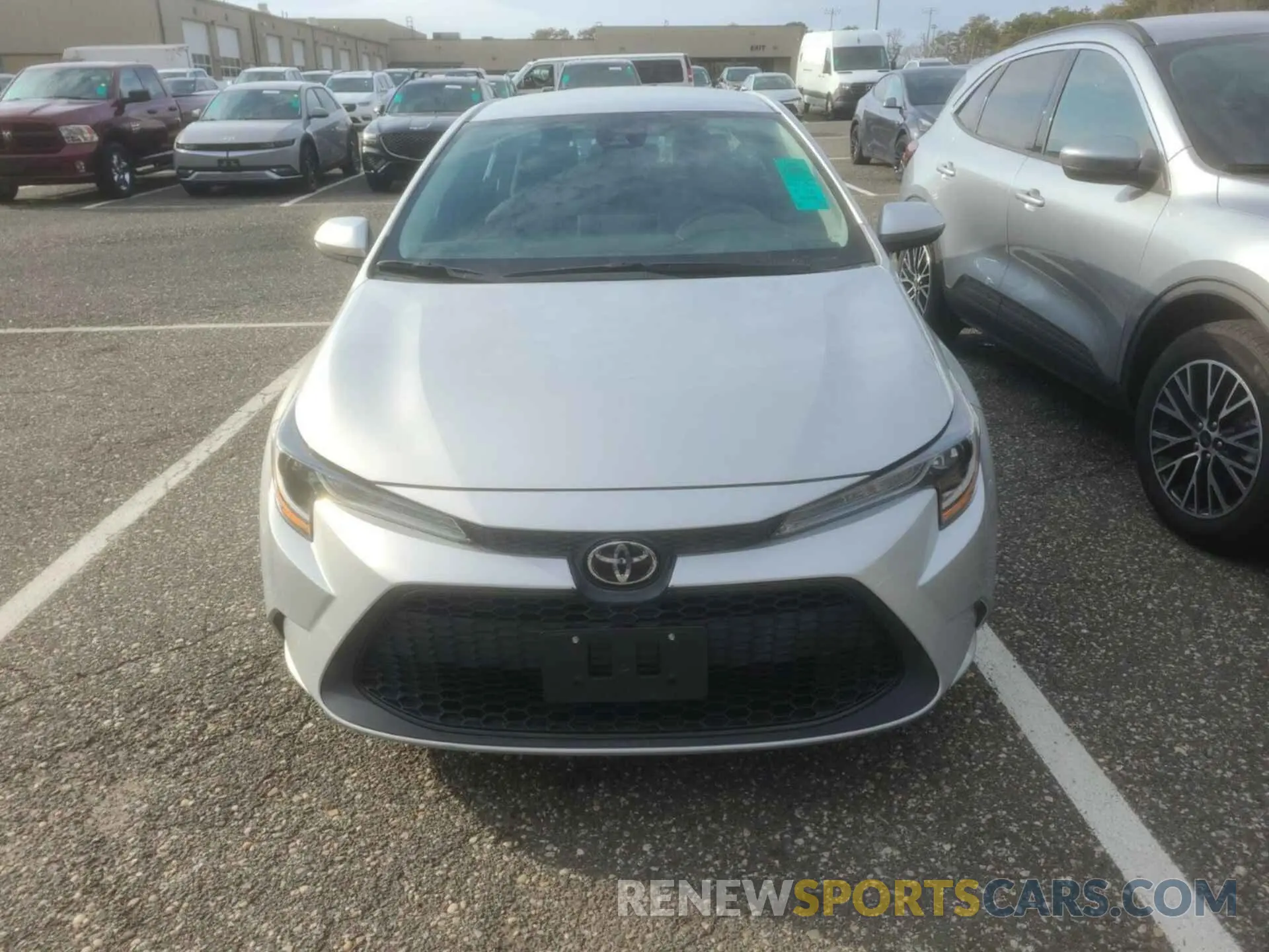 2 fotografías del automóvil dañado 5YFEPRAEXLP078652 TOYOTA COROLLA 2020