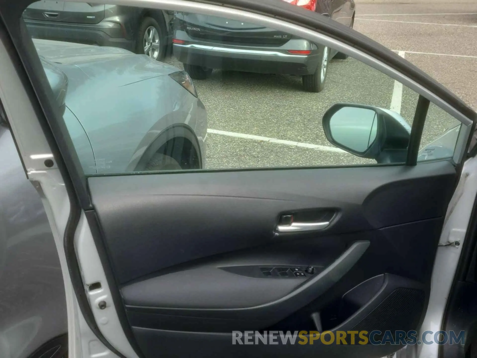51 fotografías del automóvil dañado 5YFEPRAEXLP078652 TOYOTA COROLLA 2020