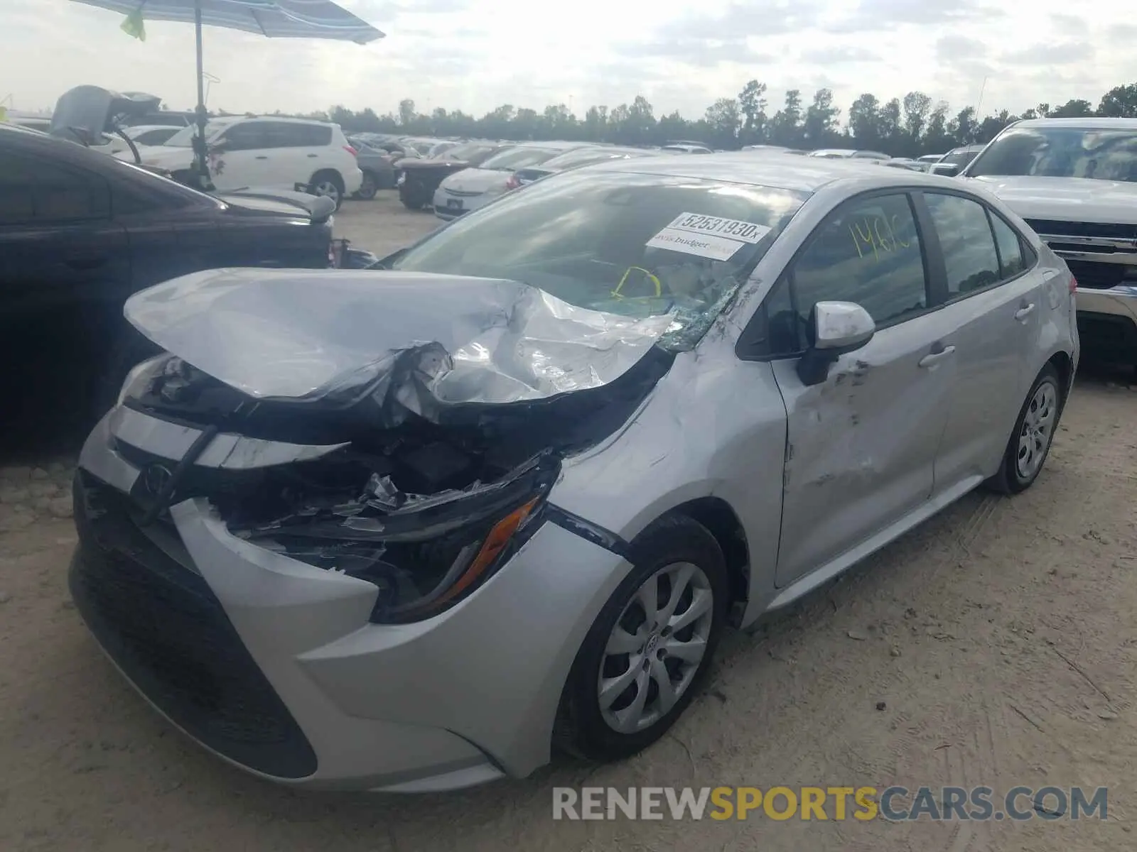 2 fotografías del automóvil dañado 5YFEPRAEXLP080031 TOYOTA COROLLA 2020