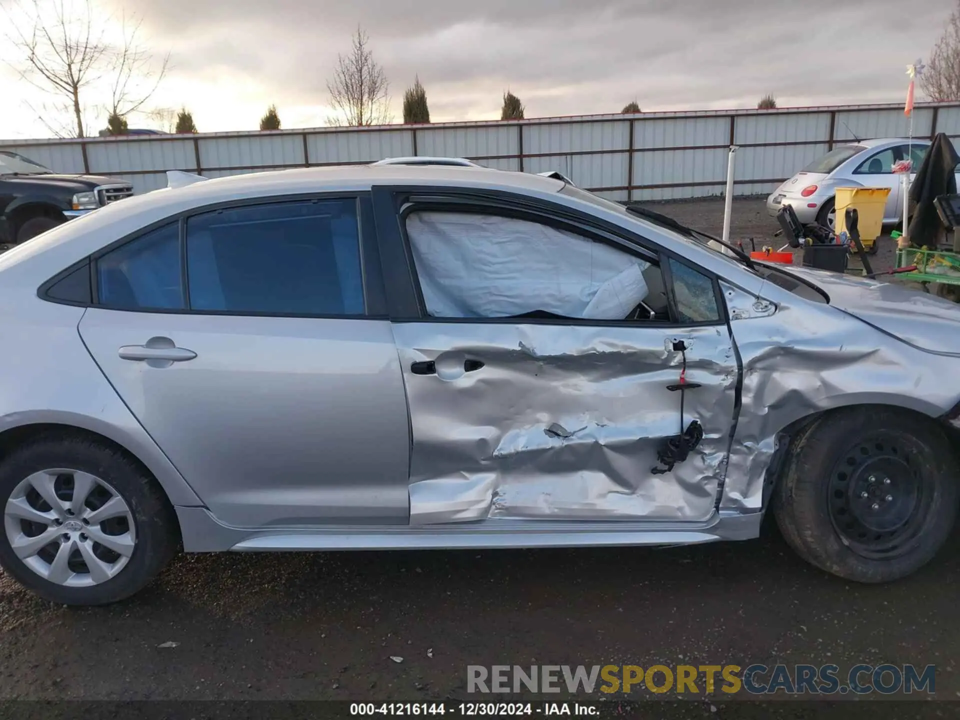 12 fotografías del automóvil dañado 5YFEPRAEXLP090901 TOYOTA COROLLA 2020