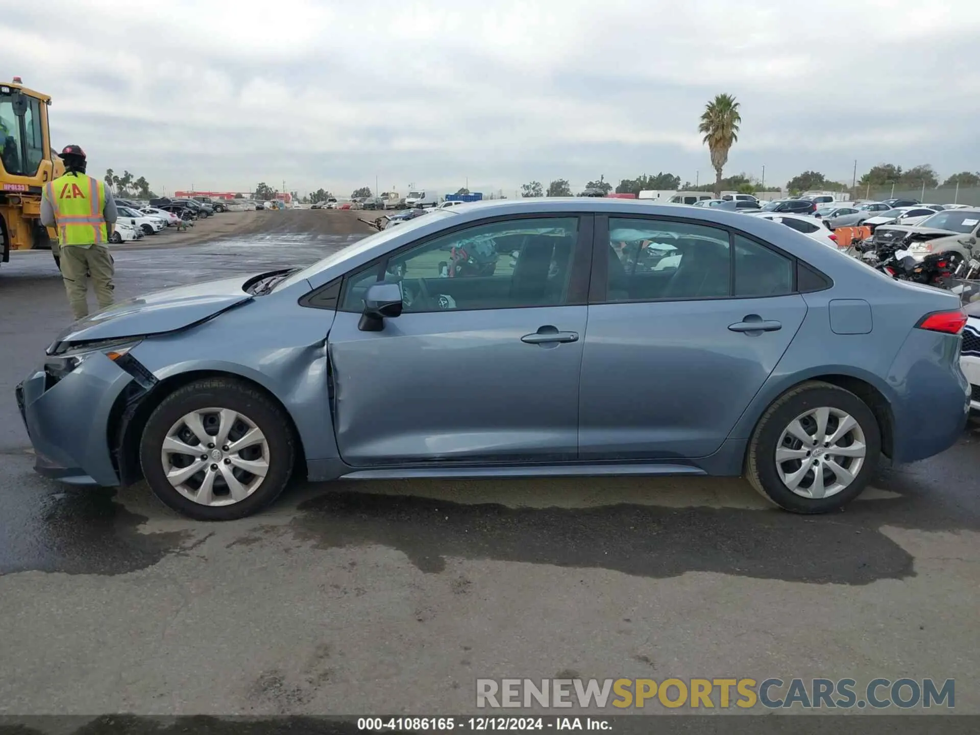 14 fotografías del automóvil dañado 5YFEPRAEXLP104330 TOYOTA COROLLA 2020