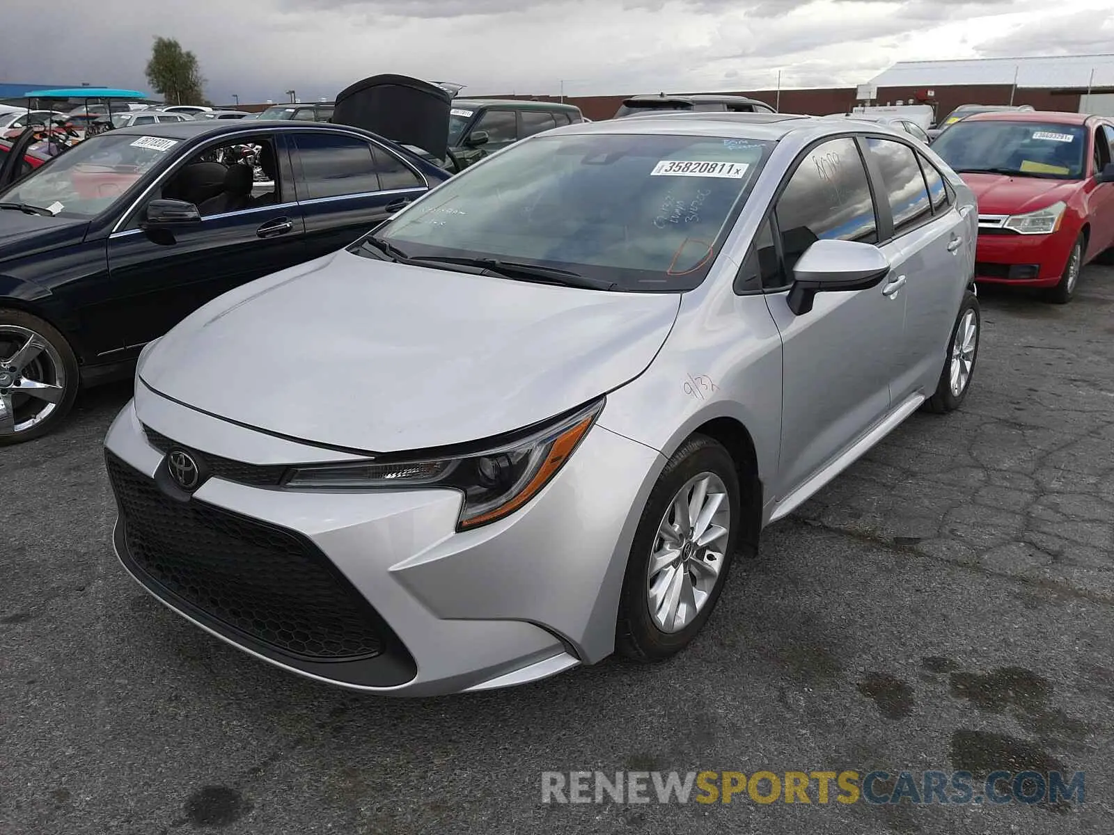 2 fotografías del automóvil dañado 5YFHPRAE7LP127755 TOYOTA COROLLA 2020