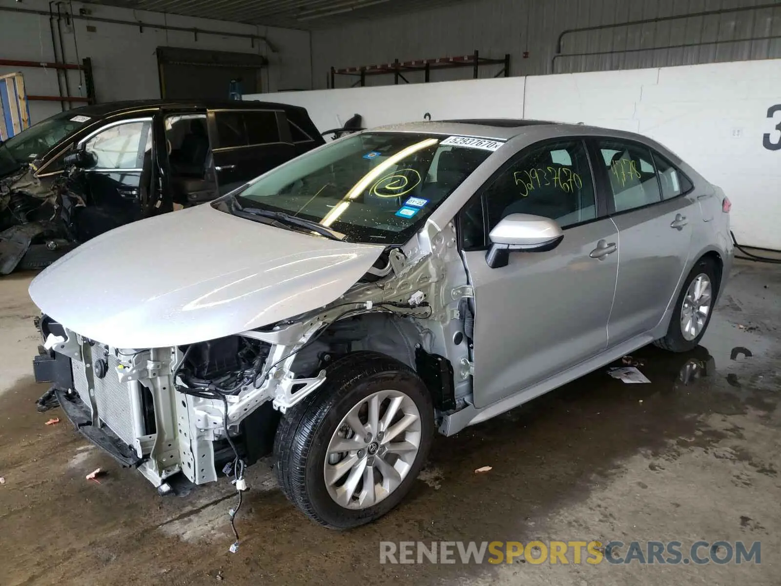 2 fotografías del automóvil dañado 5YFHPRAE9LP019962 TOYOTA COROLLA 2020