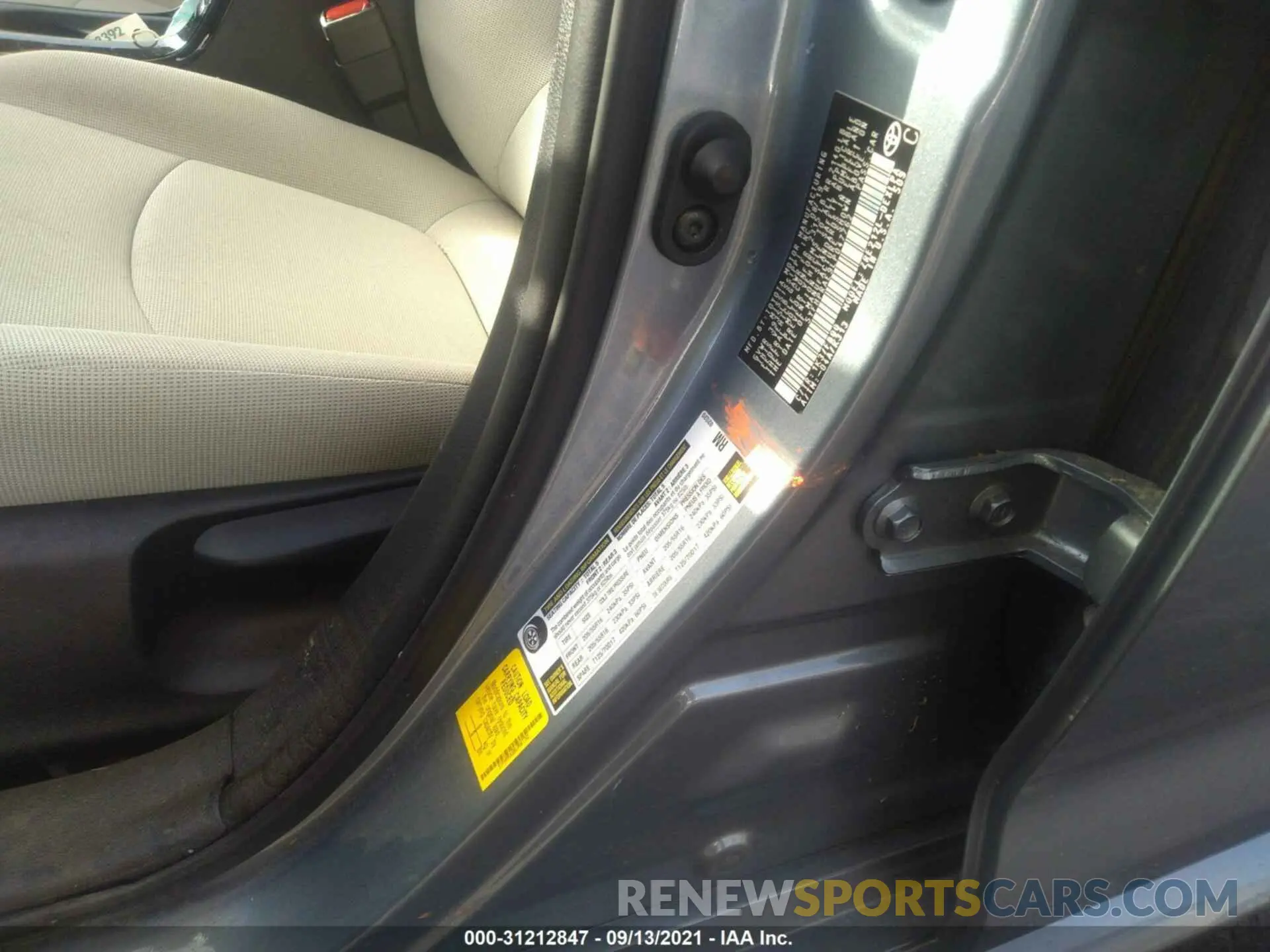12 fotografías del automóvil dañado 5YFHPRAE9LP047762 TOYOTA COROLLA 2020