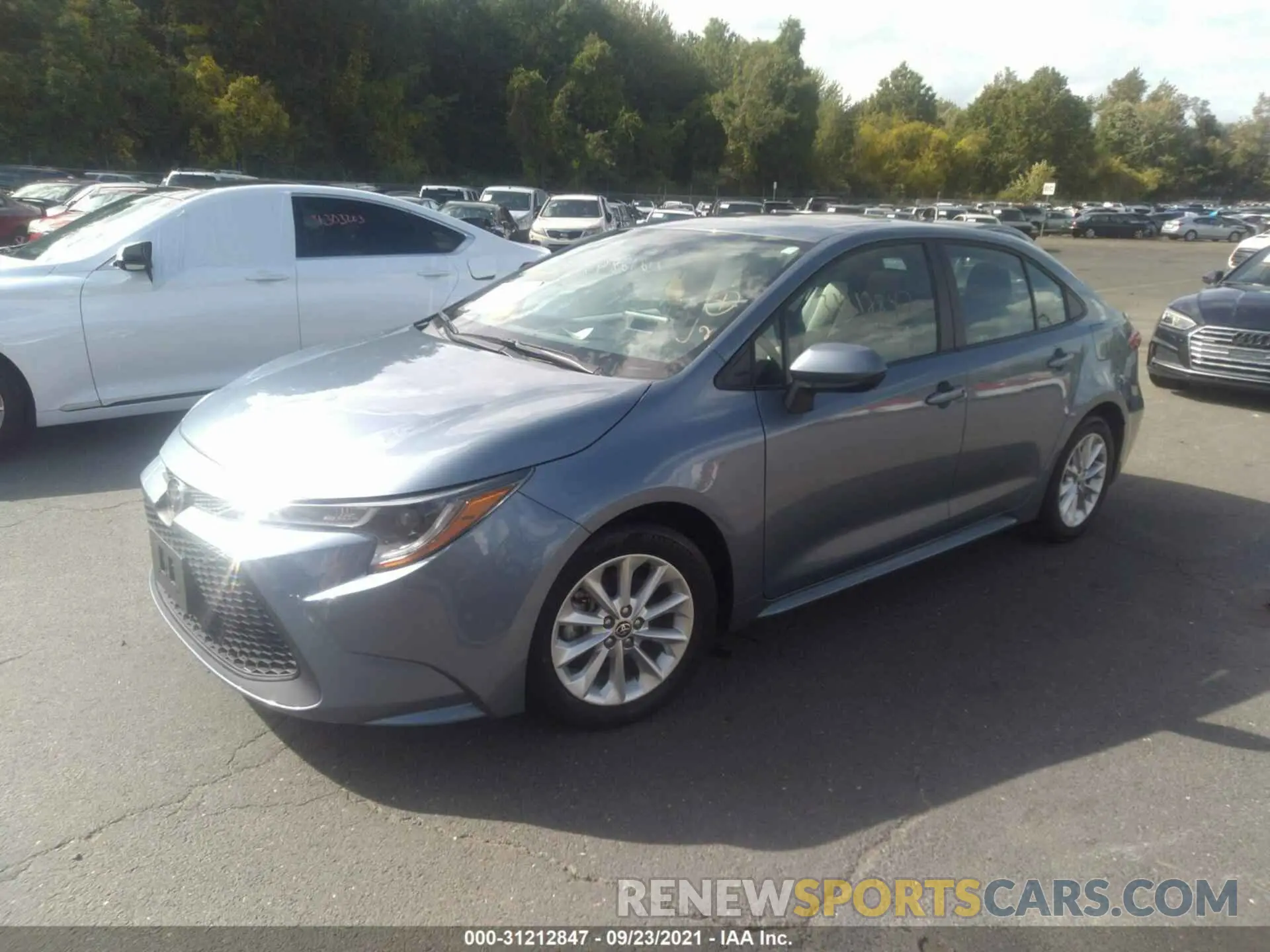 2 fotografías del automóvil dañado 5YFHPRAE9LP047762 TOYOTA COROLLA 2020