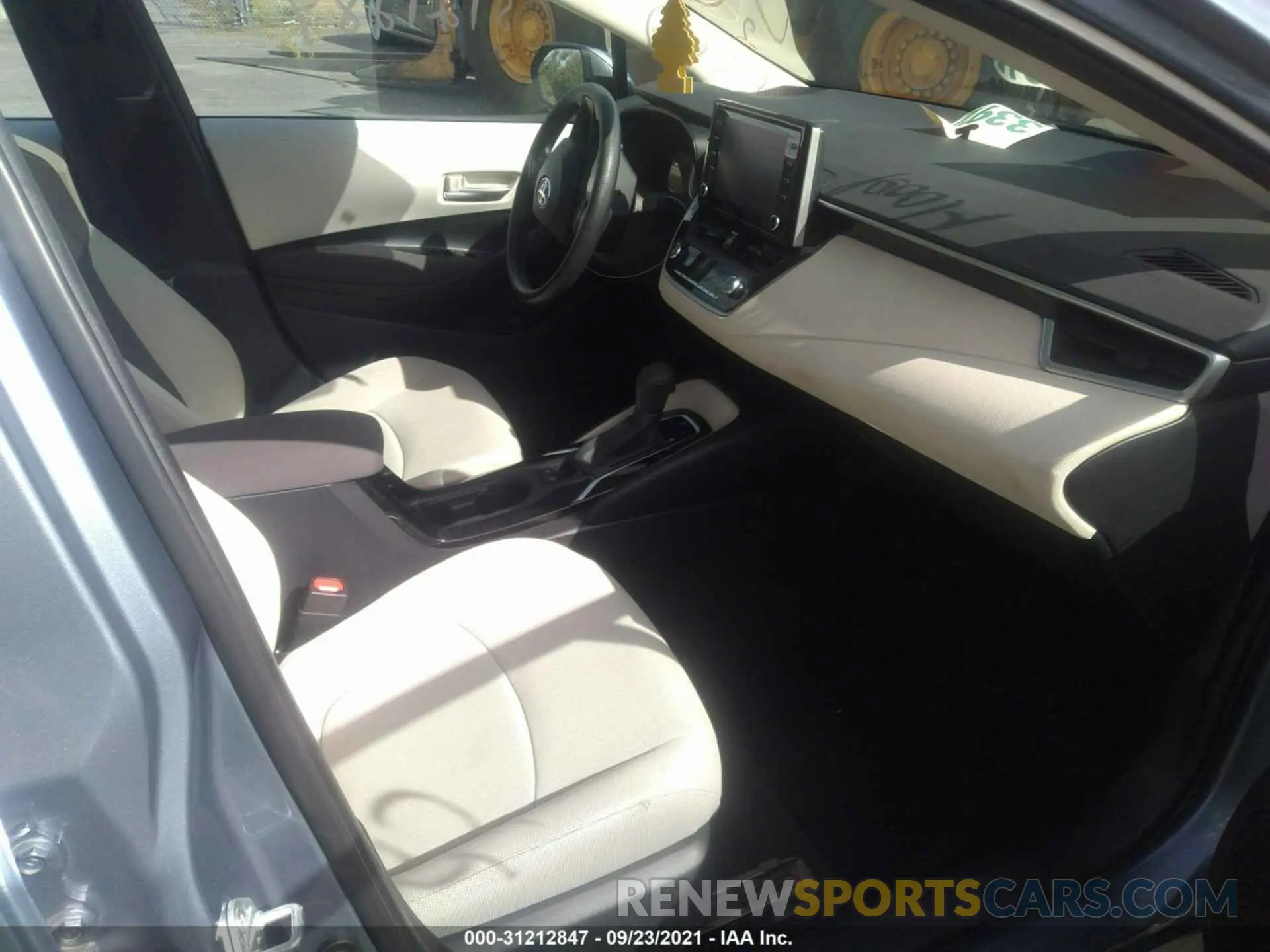 5 fotografías del automóvil dañado 5YFHPRAE9LP047762 TOYOTA COROLLA 2020