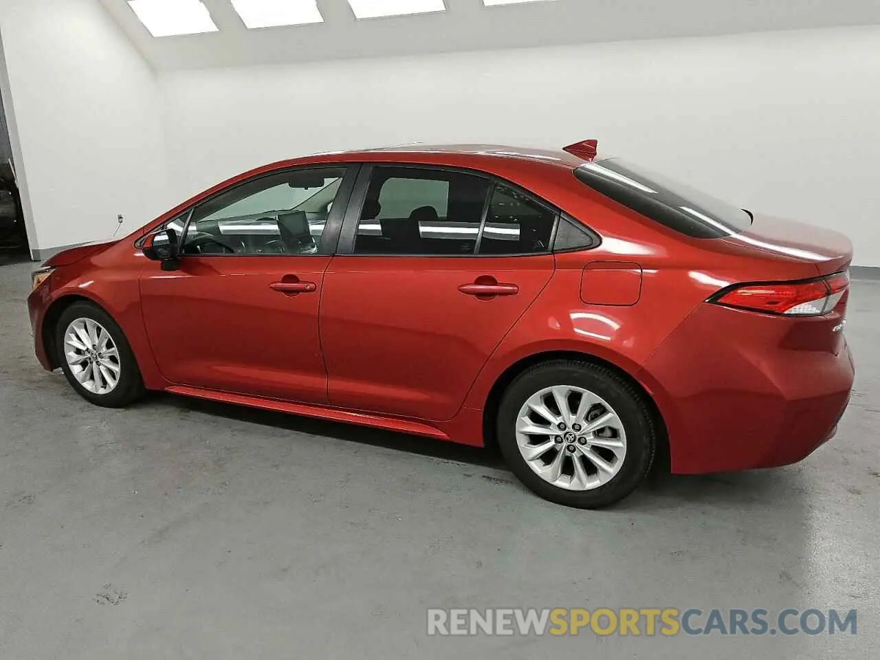 2 fotografías del automóvil dañado 5YFHPRAEXLP020747 TOYOTA COROLLA 2020