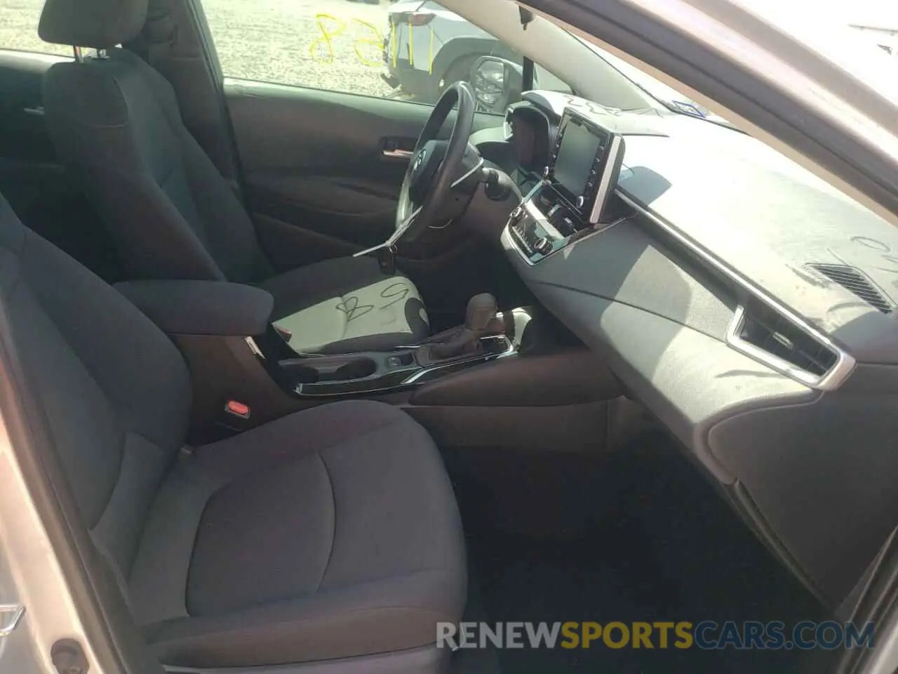 5 fotografías del automóvil dañado 5YFHPRAEXLP033904 TOYOTA COROLLA 2020