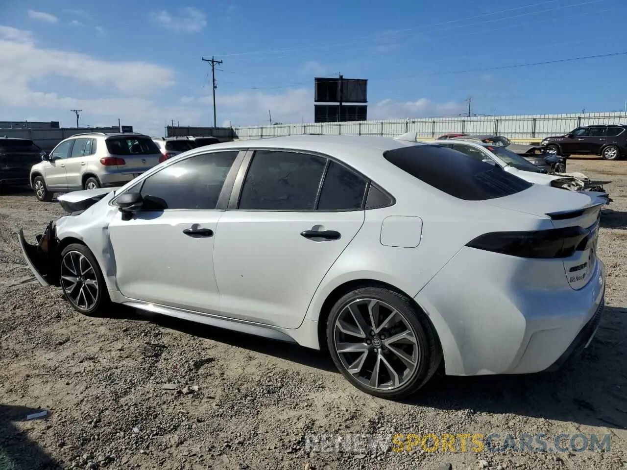 2 fotografías del automóvil dañado 5YFM4RCEXLP042610 TOYOTA COROLLA 2020