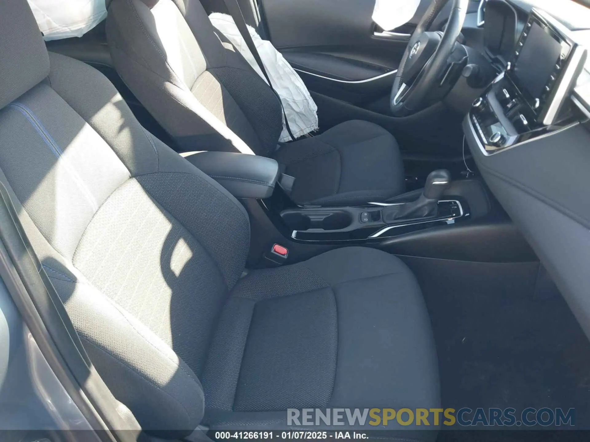 5 fotografías del automóvil dañado 5YFP4RCE5LP013822 TOYOTA COROLLA 2020