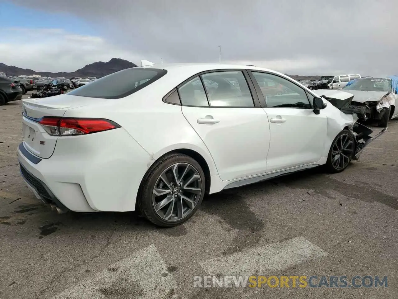 3 fotografías del automóvil dañado 5YFS4RCE2LP022990 TOYOTA COROLLA 2020