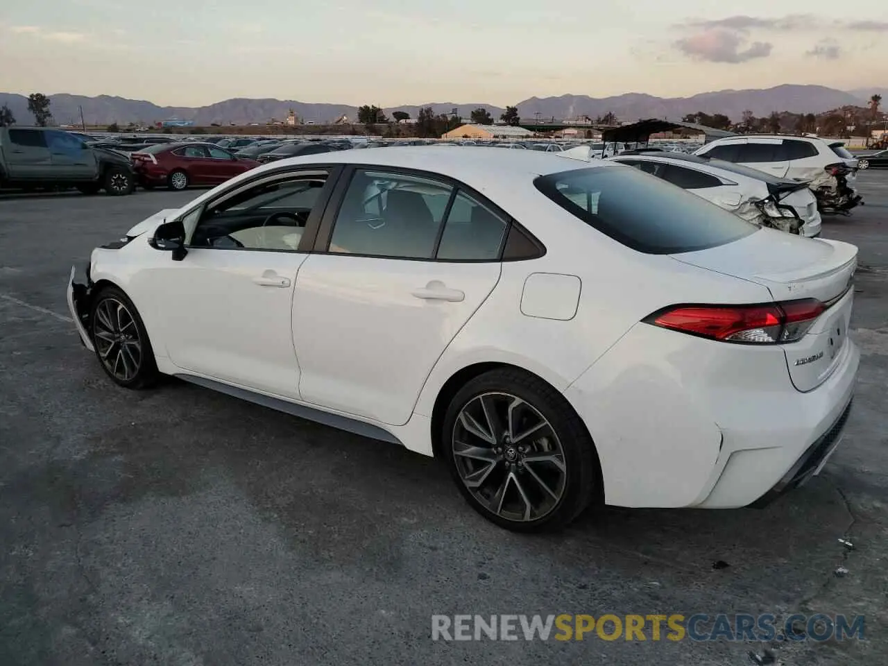 2 fotografías del automóvil dañado 5YFS4RCE2LP048215 TOYOTA COROLLA 2020