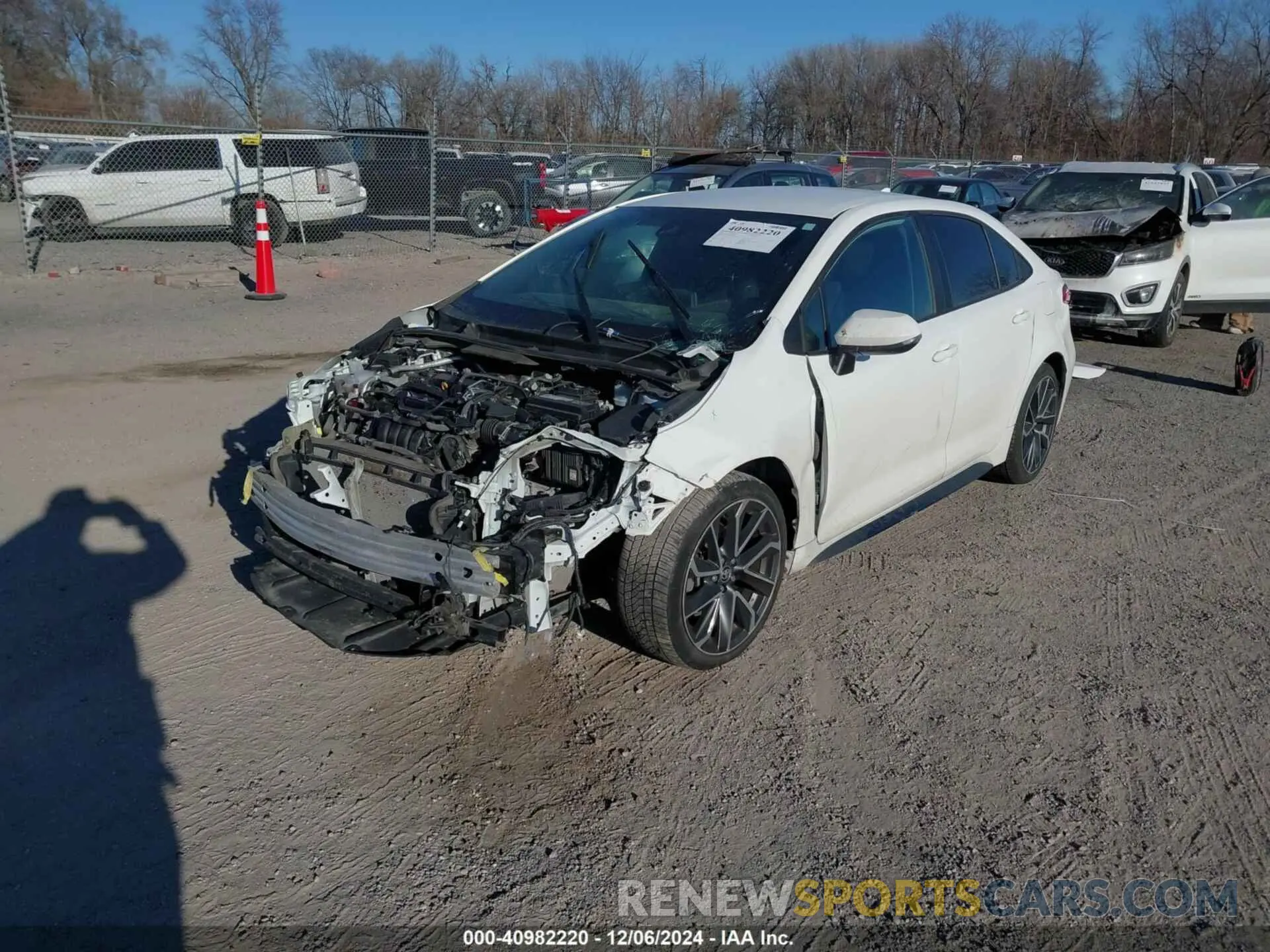 2 fotografías del automóvil dañado 5YFS4RCE3LP011948 TOYOTA COROLLA 2020