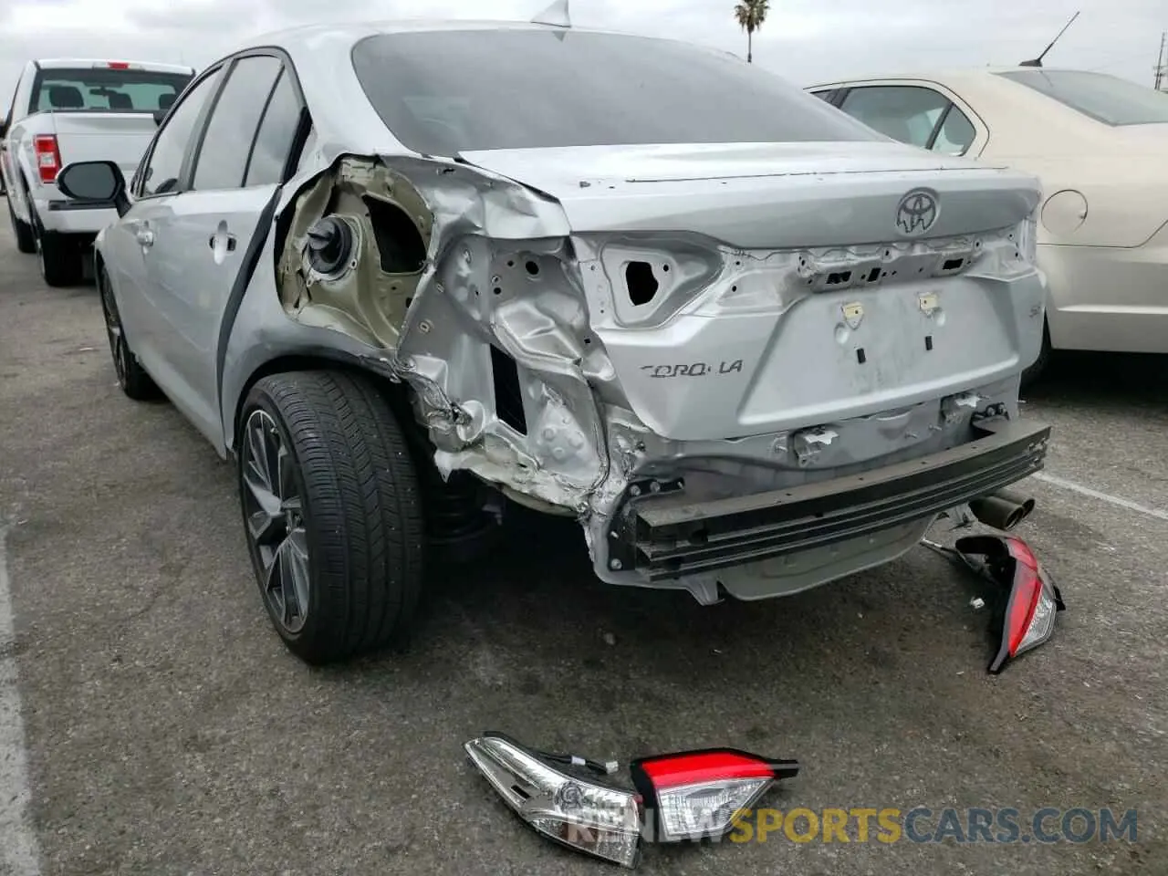 3 fotografías del automóvil dañado 5YFS4RCE4LP029942 TOYOTA COROLLA 2020