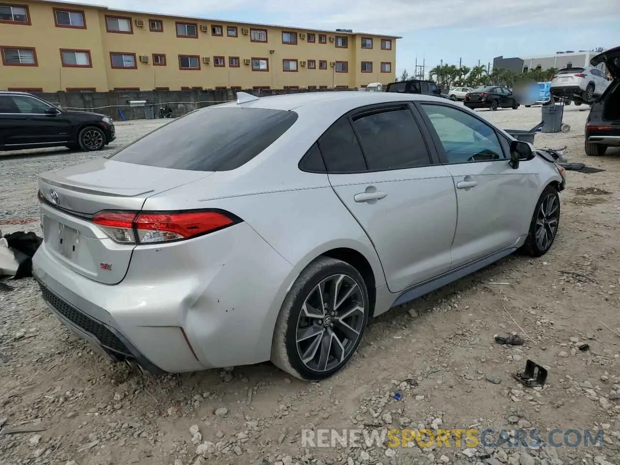 3 fotografías del automóvil dañado 5YFS4RCE5LP018903 TOYOTA COROLLA 2020