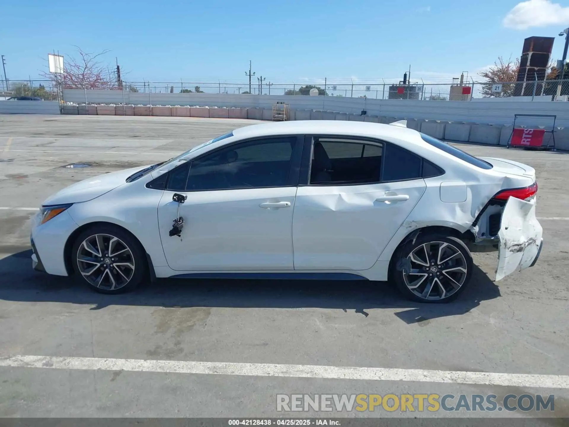 14 fotografías del automóvil dañado 5YFS4RCE9LP043707 TOYOTA COROLLA 2020