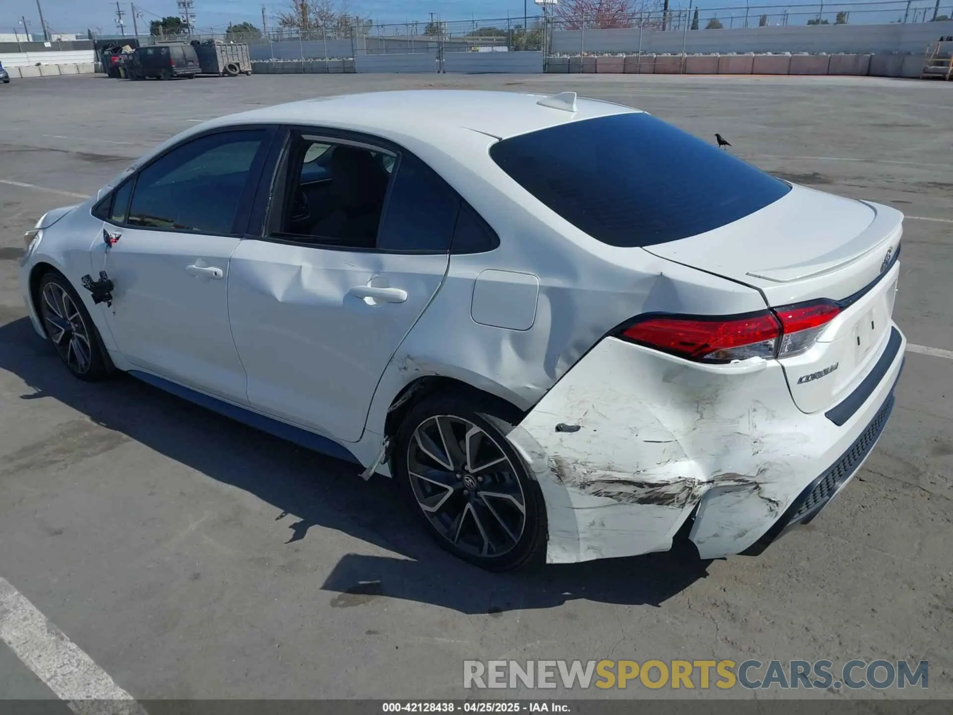3 fotografías del automóvil dañado 5YFS4RCE9LP043707 TOYOTA COROLLA 2020