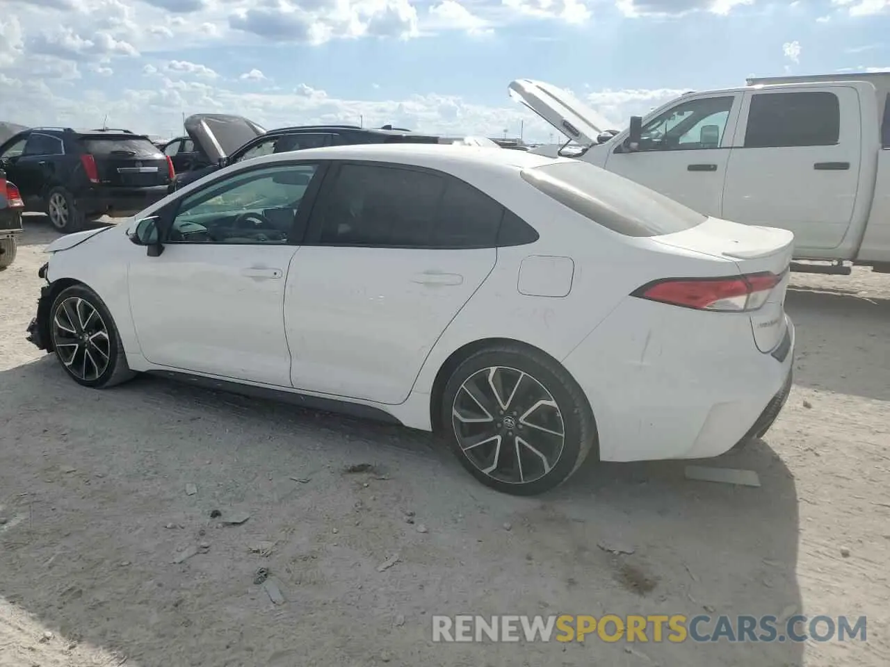 2 fotografías del automóvil dañado 5YFS4RCEXLP024096 TOYOTA COROLLA 2020