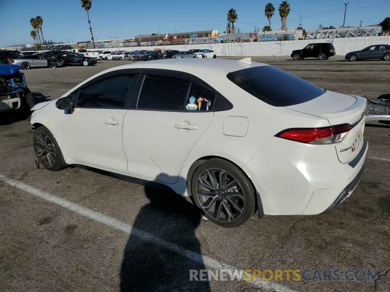 2 fotografías del automóvil dañado 5YFS4RCEXLP026432 TOYOTA COROLLA 2020